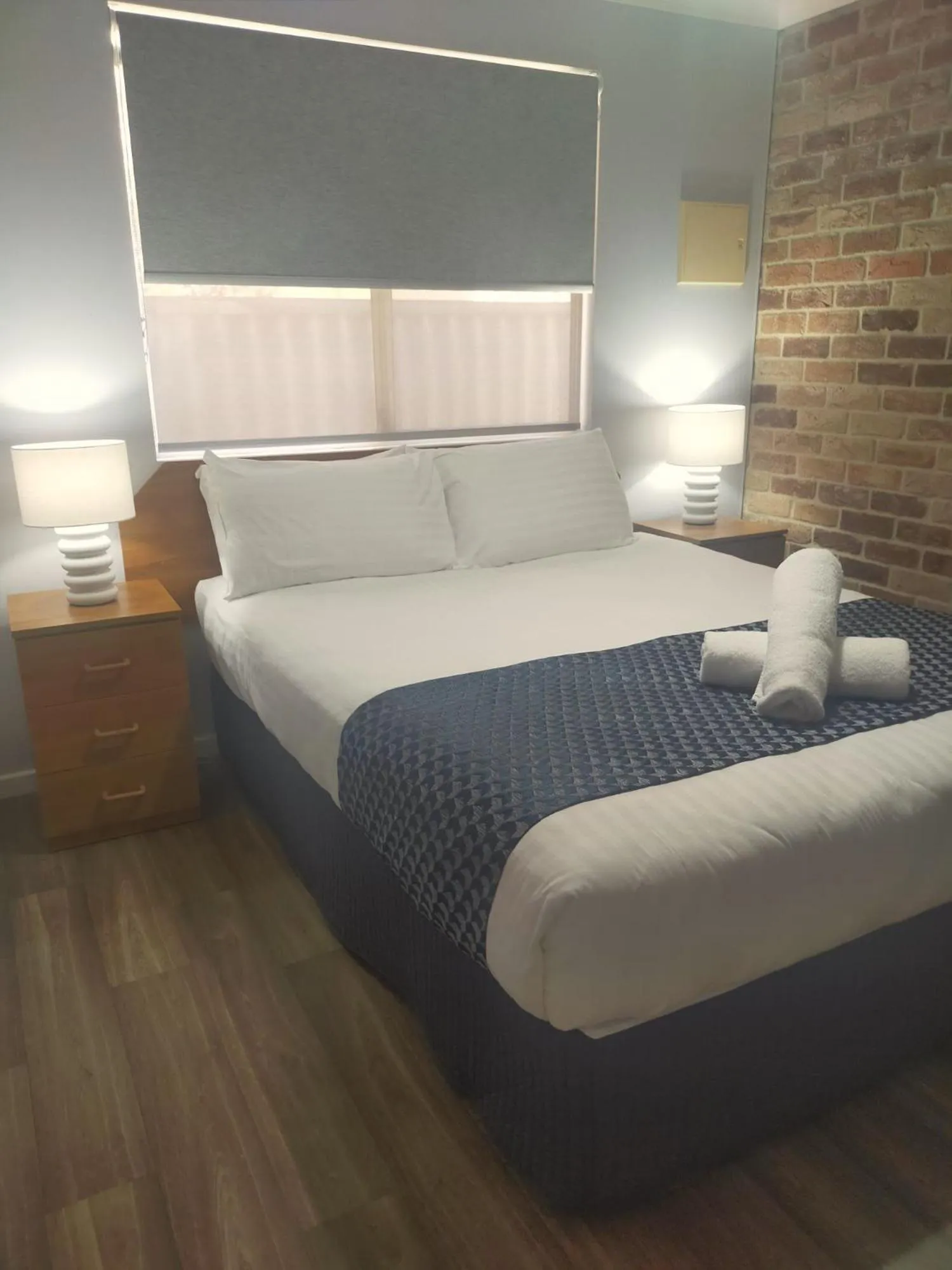 Bed in Bayview Motel