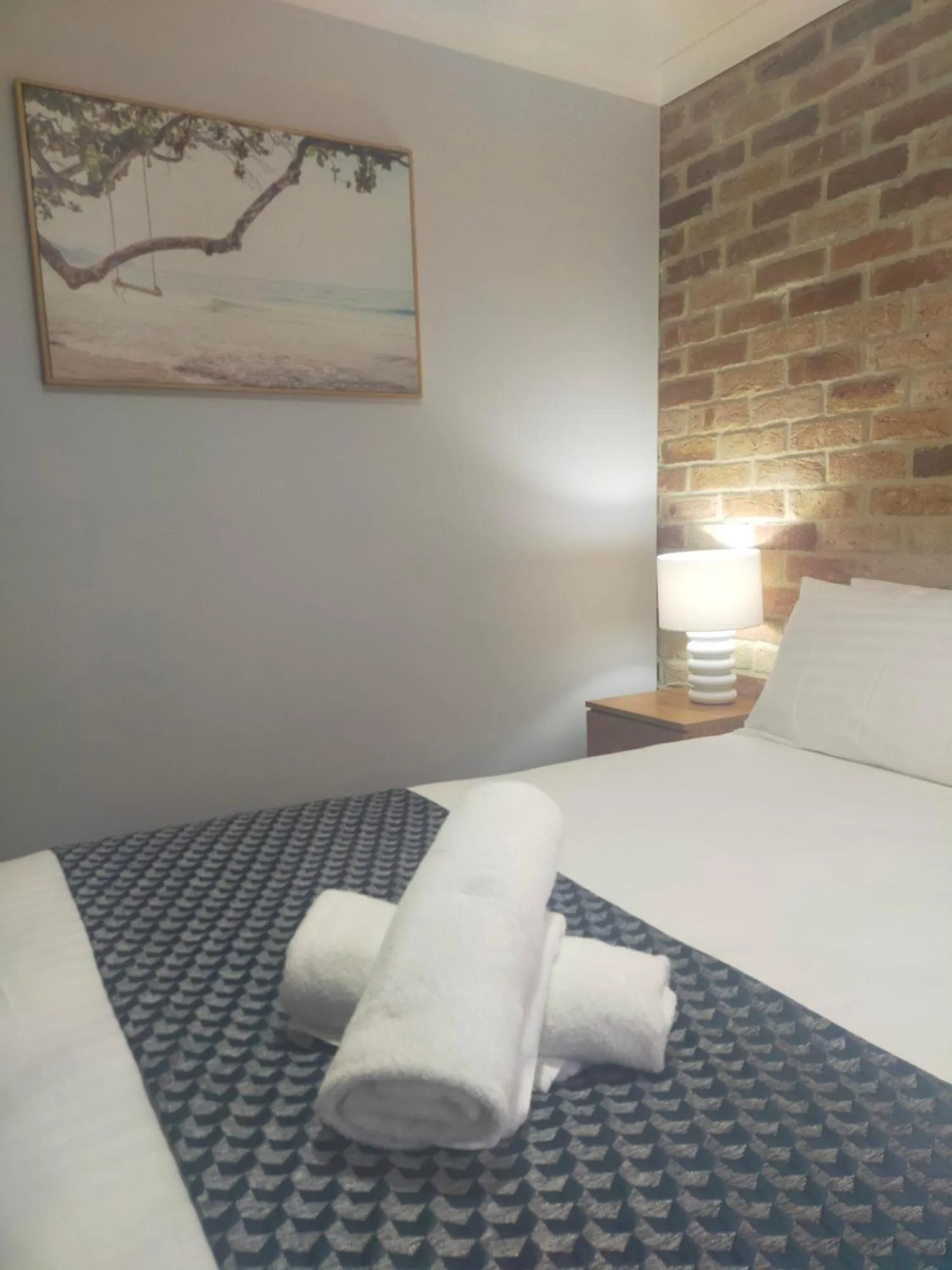 Bed in Bayview Motel