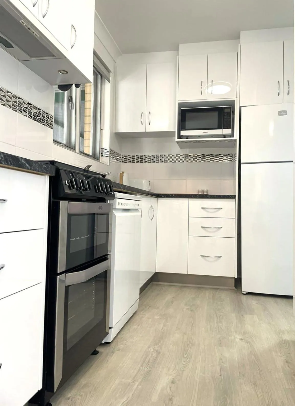 kitchen in Bayview Motel