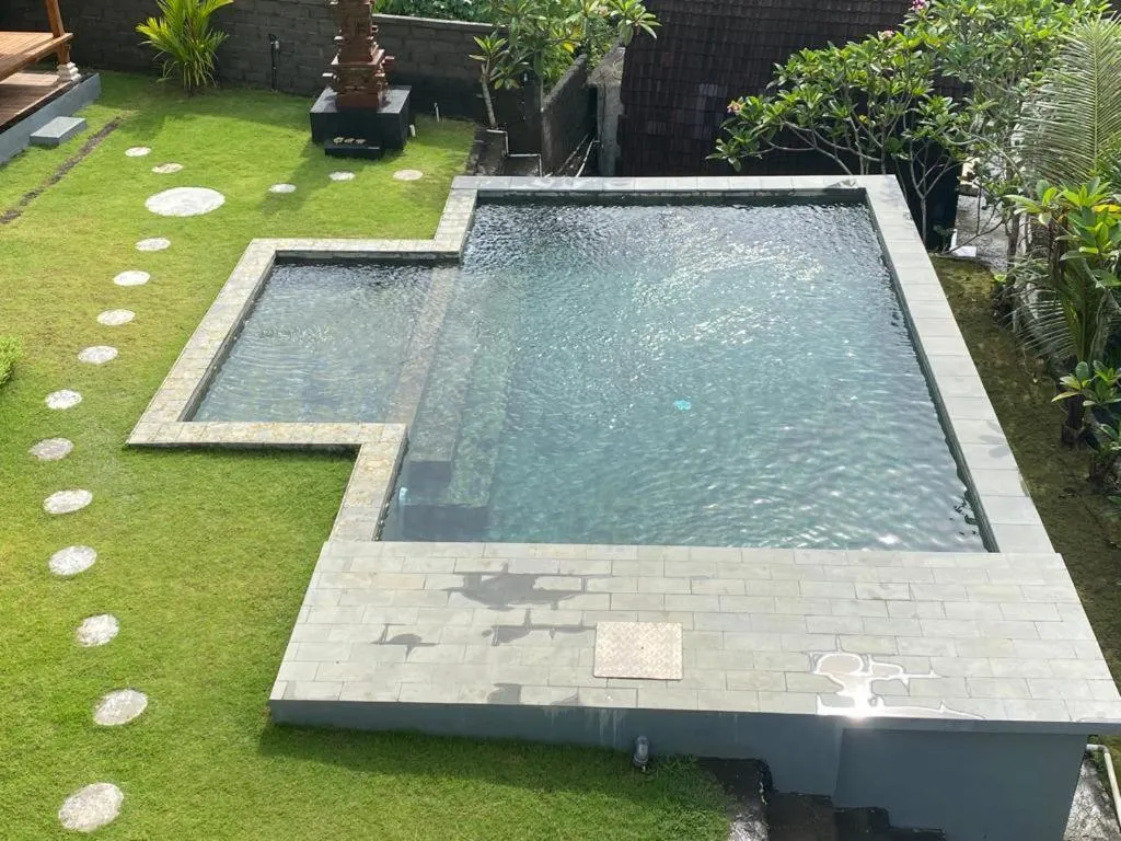 Swimming pool in Belong Bunter Homestay
