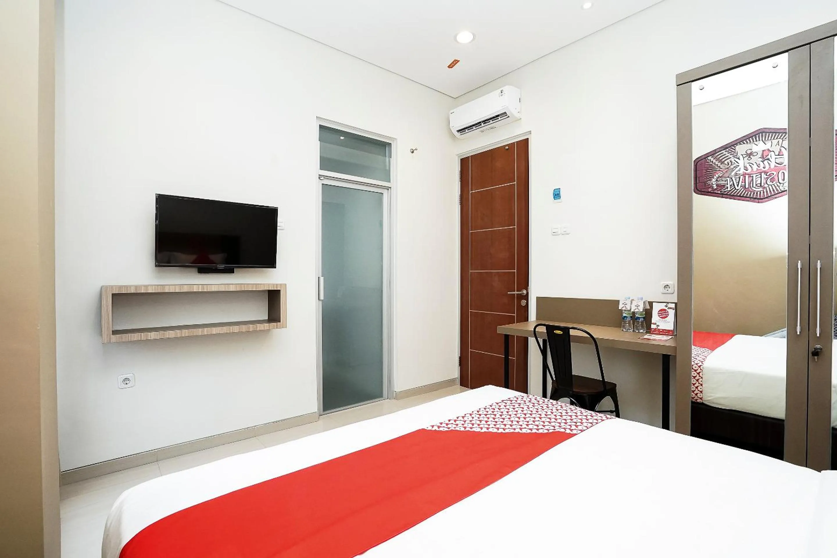 Bedroom in Super OYO Capital O 614 Graha 8 Syariah