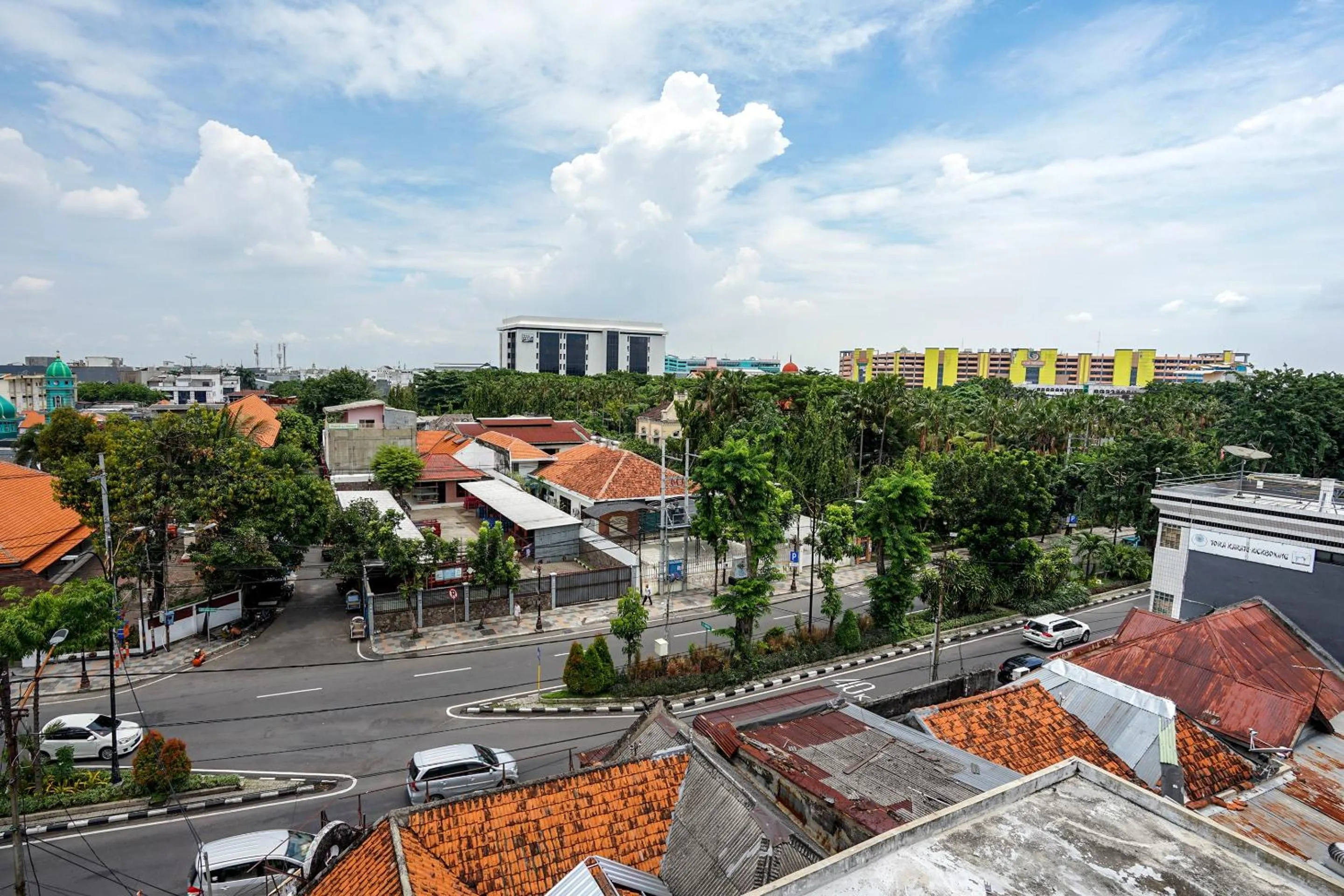 Street view in Super OYO Capital O 614 Graha 8 Syariah