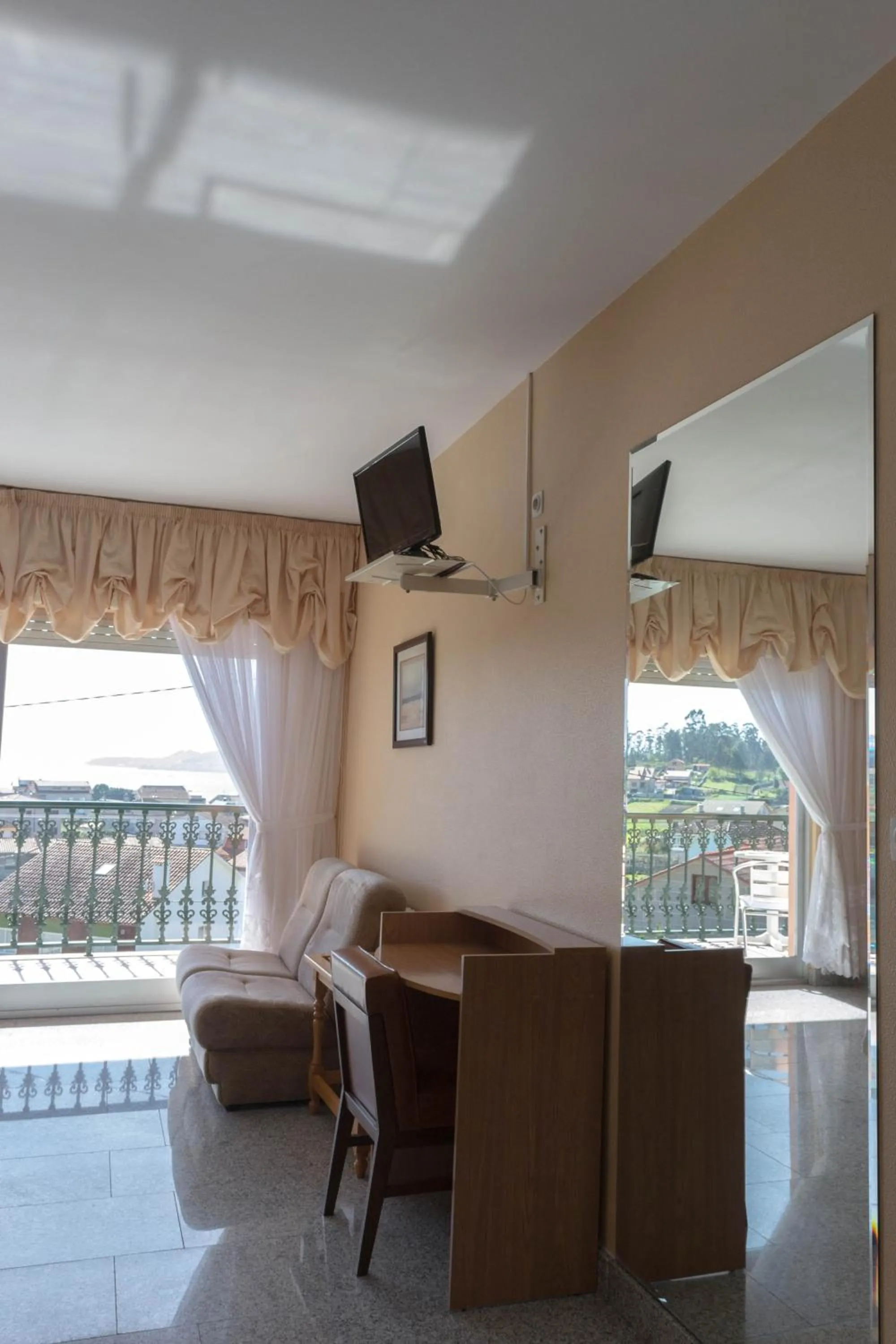 Photo of the whole room in Hotel Galicia