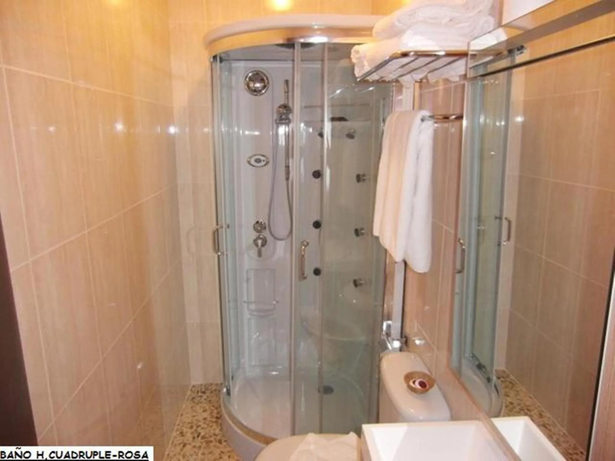 Bathroom in Hotel Galicia
