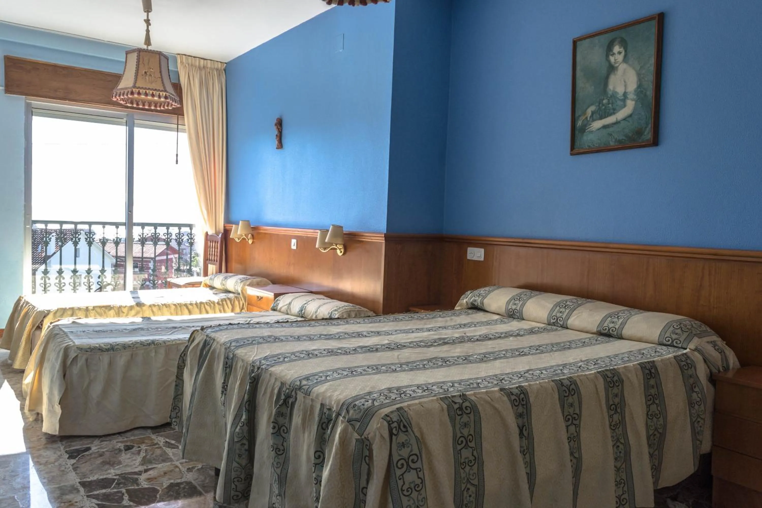 Photo of the whole room in Hotel Galicia