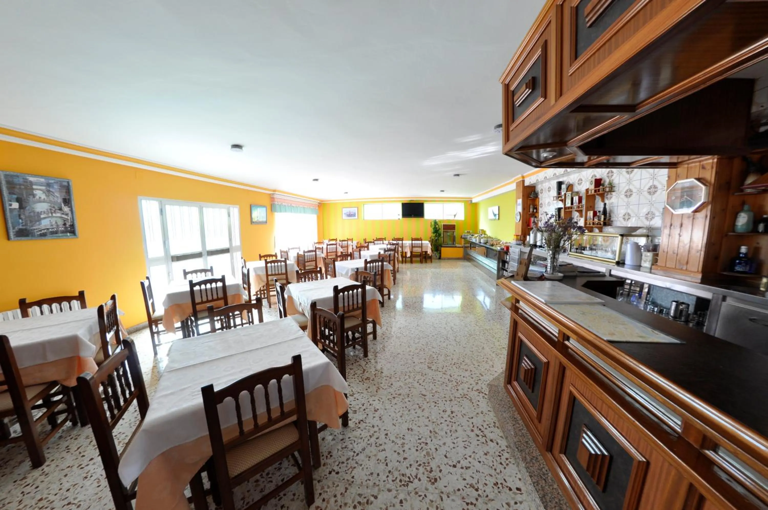 Restaurant/places to eat in Hotel Galicia