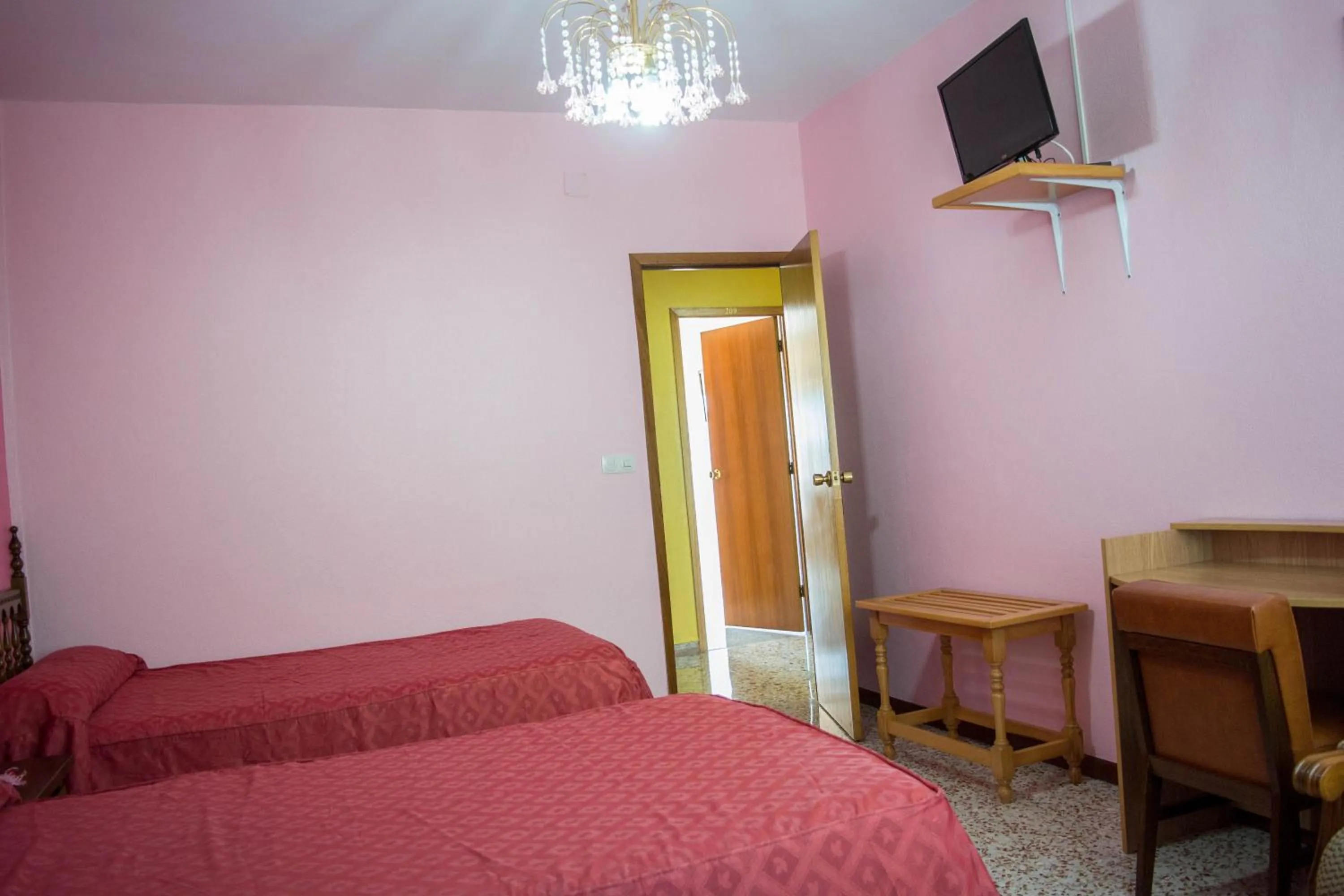 Photo of the whole room in Hotel Galicia