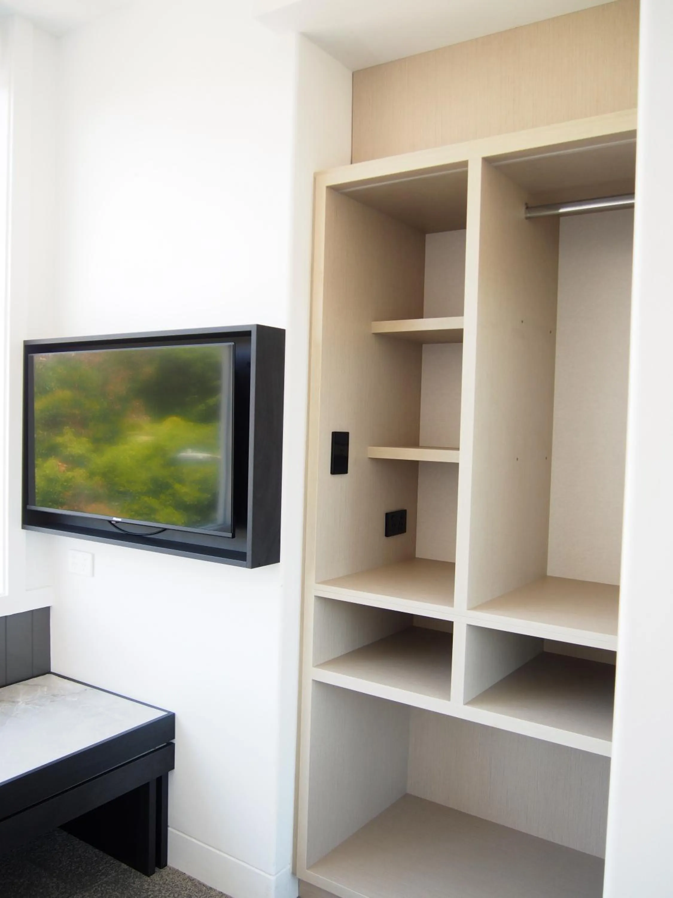 TV and multimedia in Barrys Beach Road Hotel