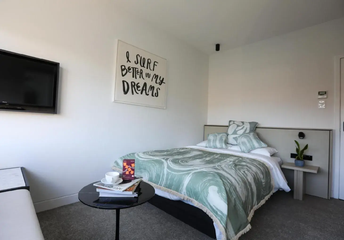 Budget Double Room in Barrys Beach Road Hotel Budget Double Room in Barrys Beach Road Hotel