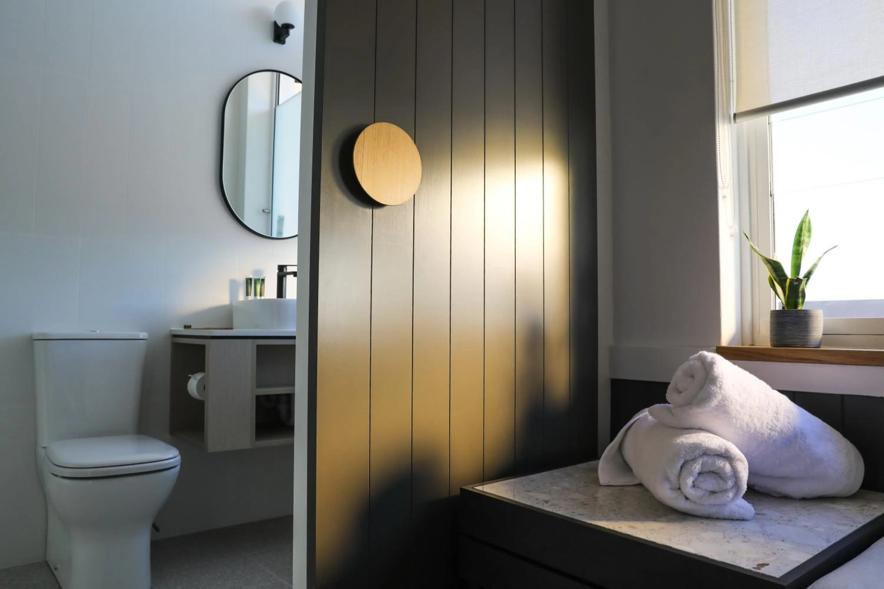 Toilet in Barrys Beach Road Hotel