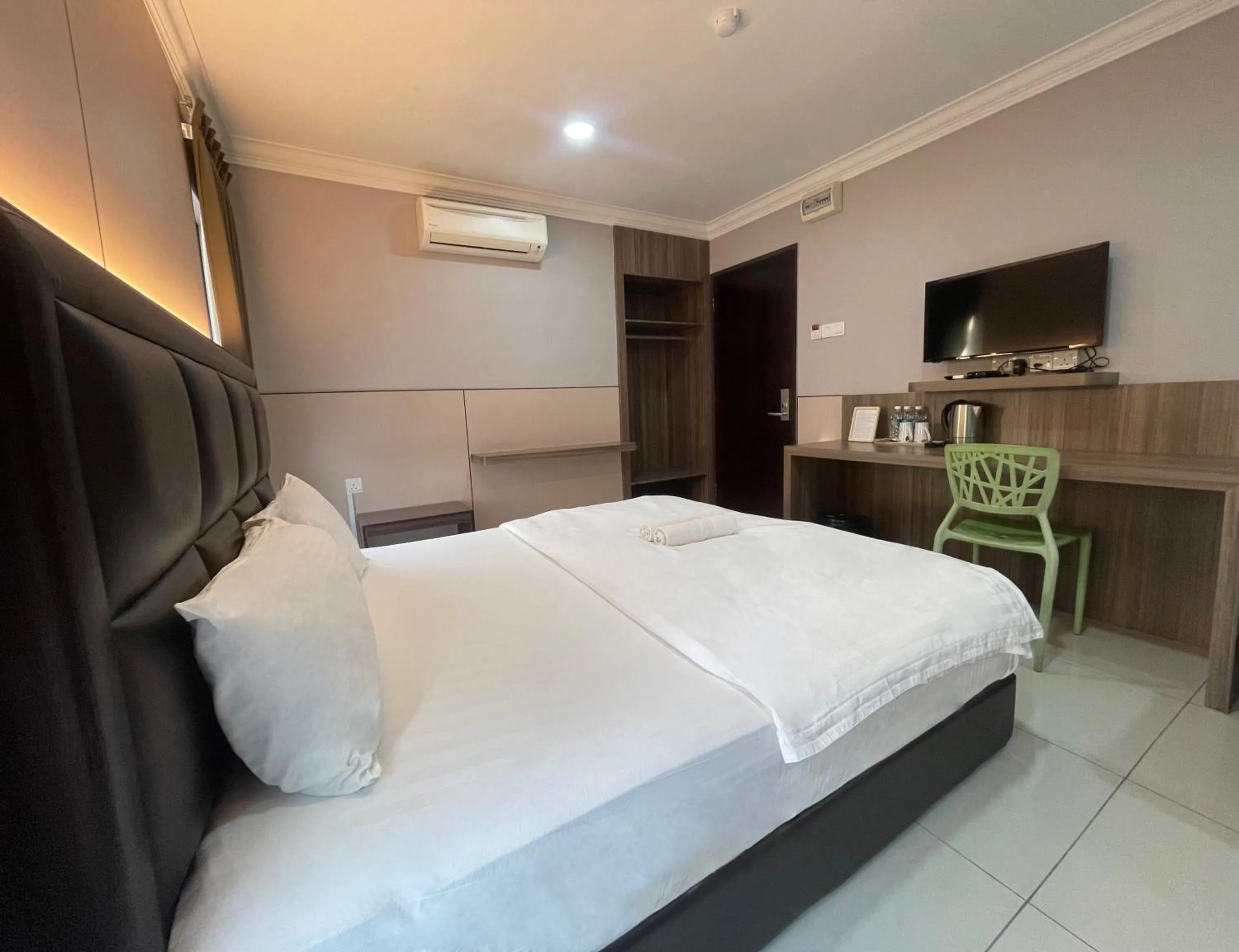 Bed in Hilltop Hotel Tanjung Malim