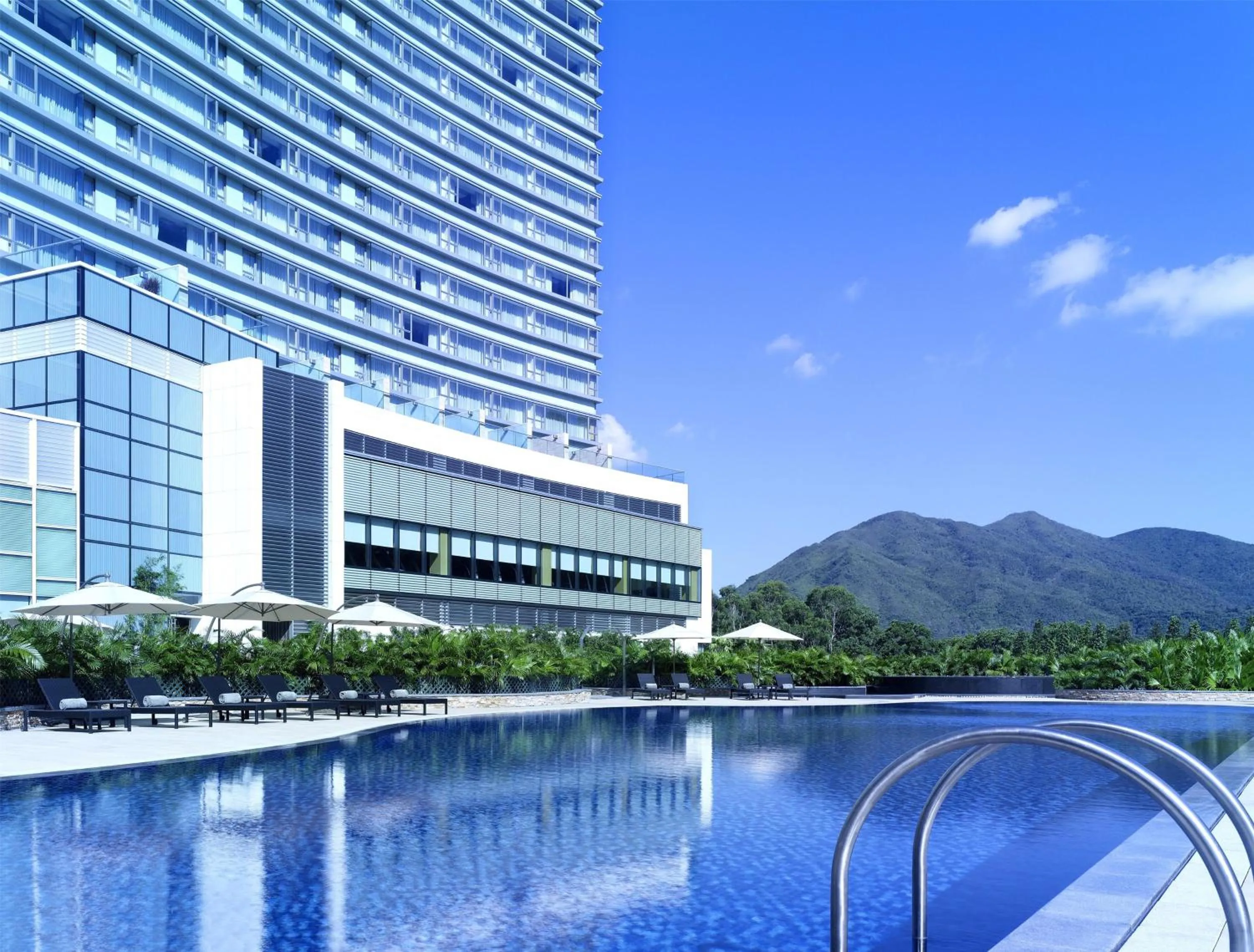 Swimming pool in Hyatt Regency Hong Kong, Sha Tin