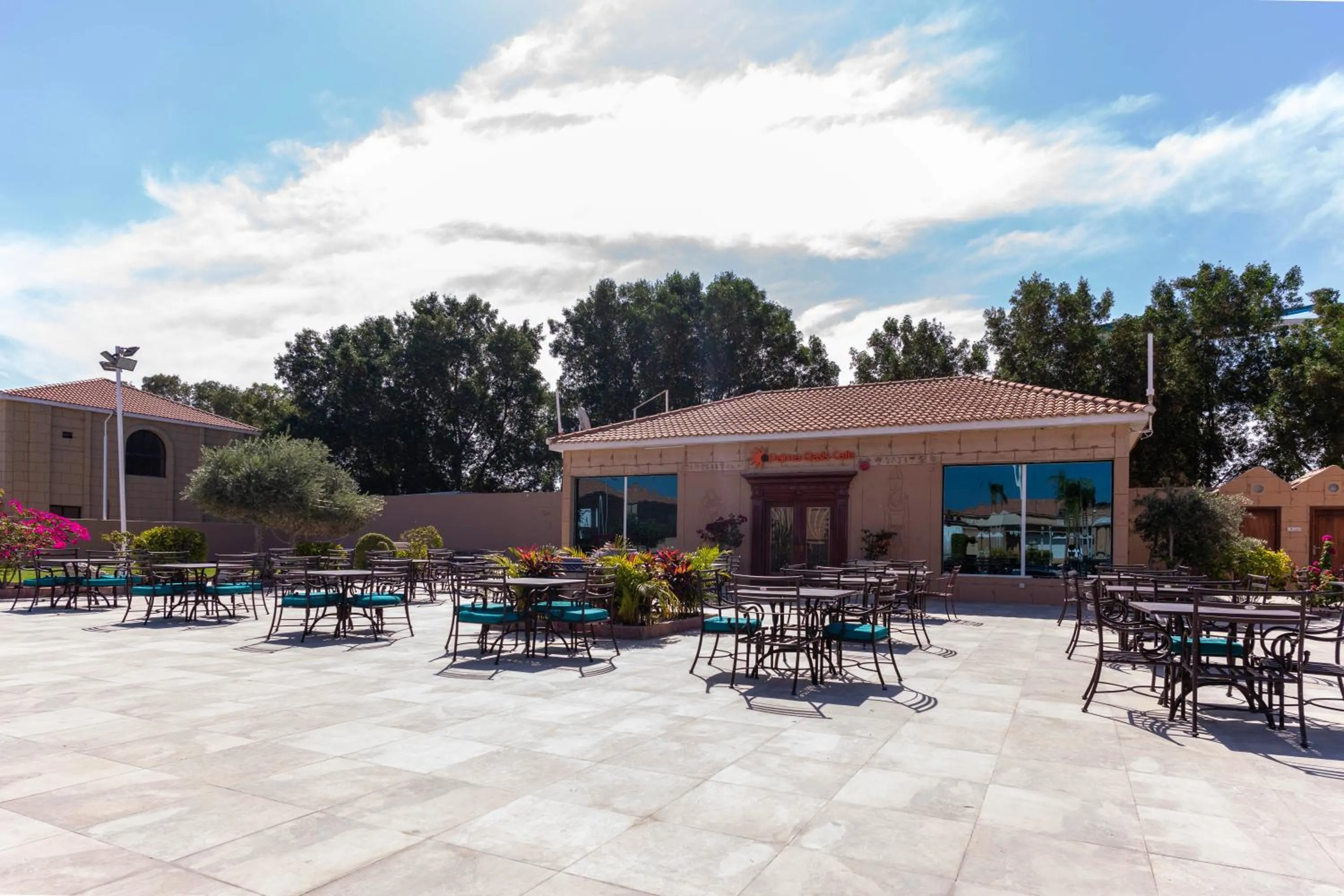 Restaurant/places to eat in Palma Beach Resort & Spa