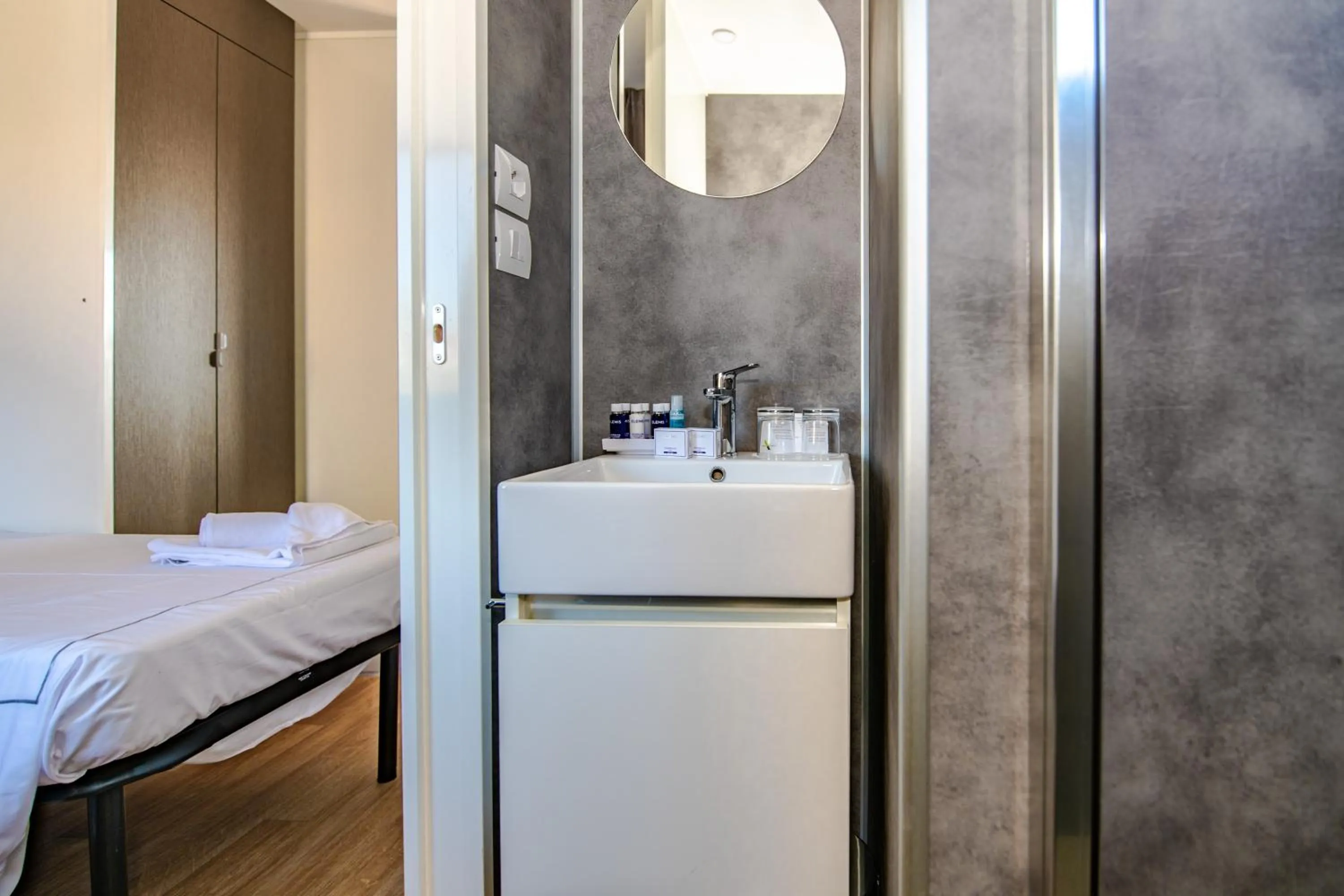 Bathroom, Bed in Arena Grand Kazela Camping Homes