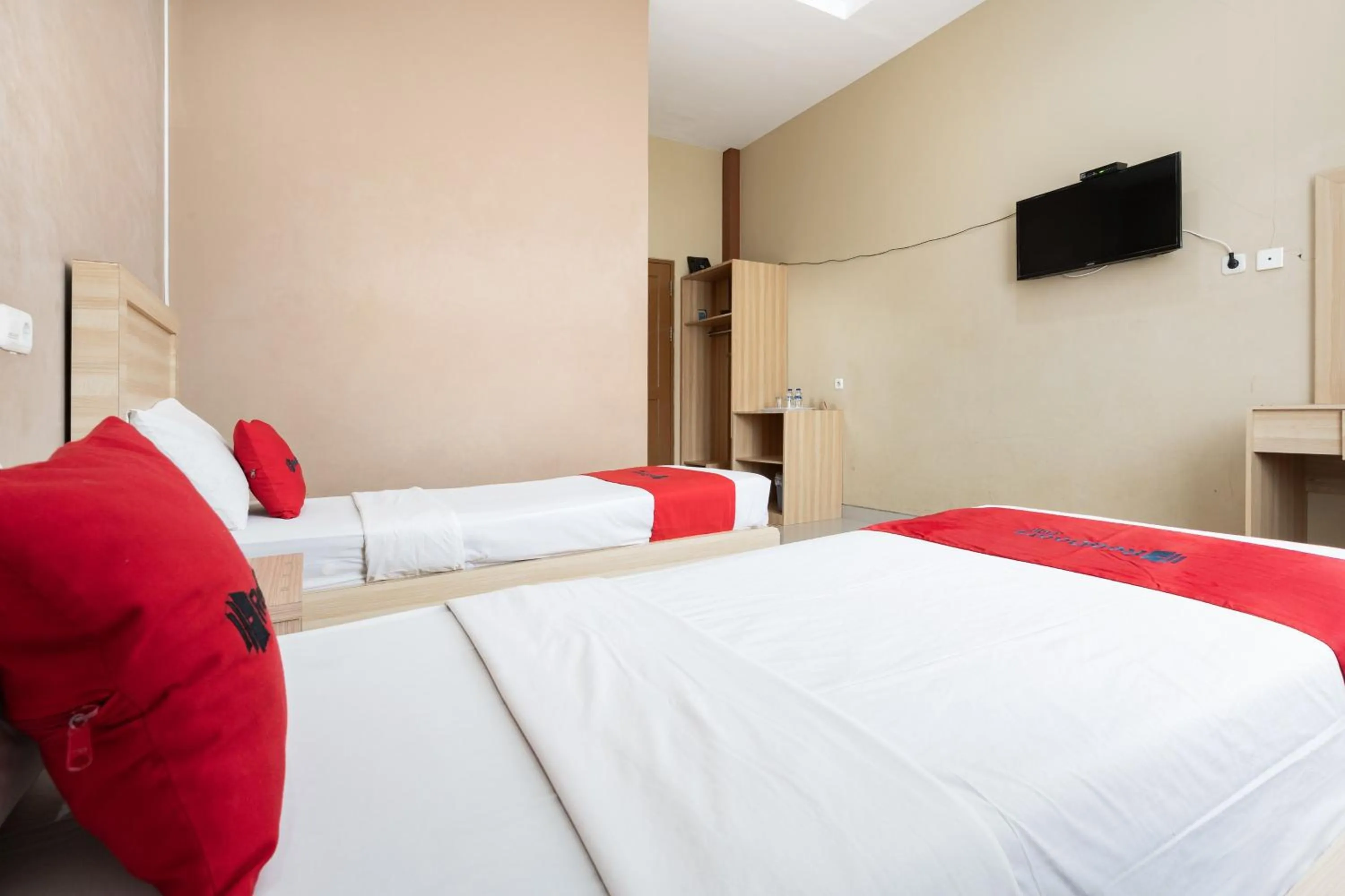 Bedroom, Bed in RedDoorz near Islamic Center Samarinda