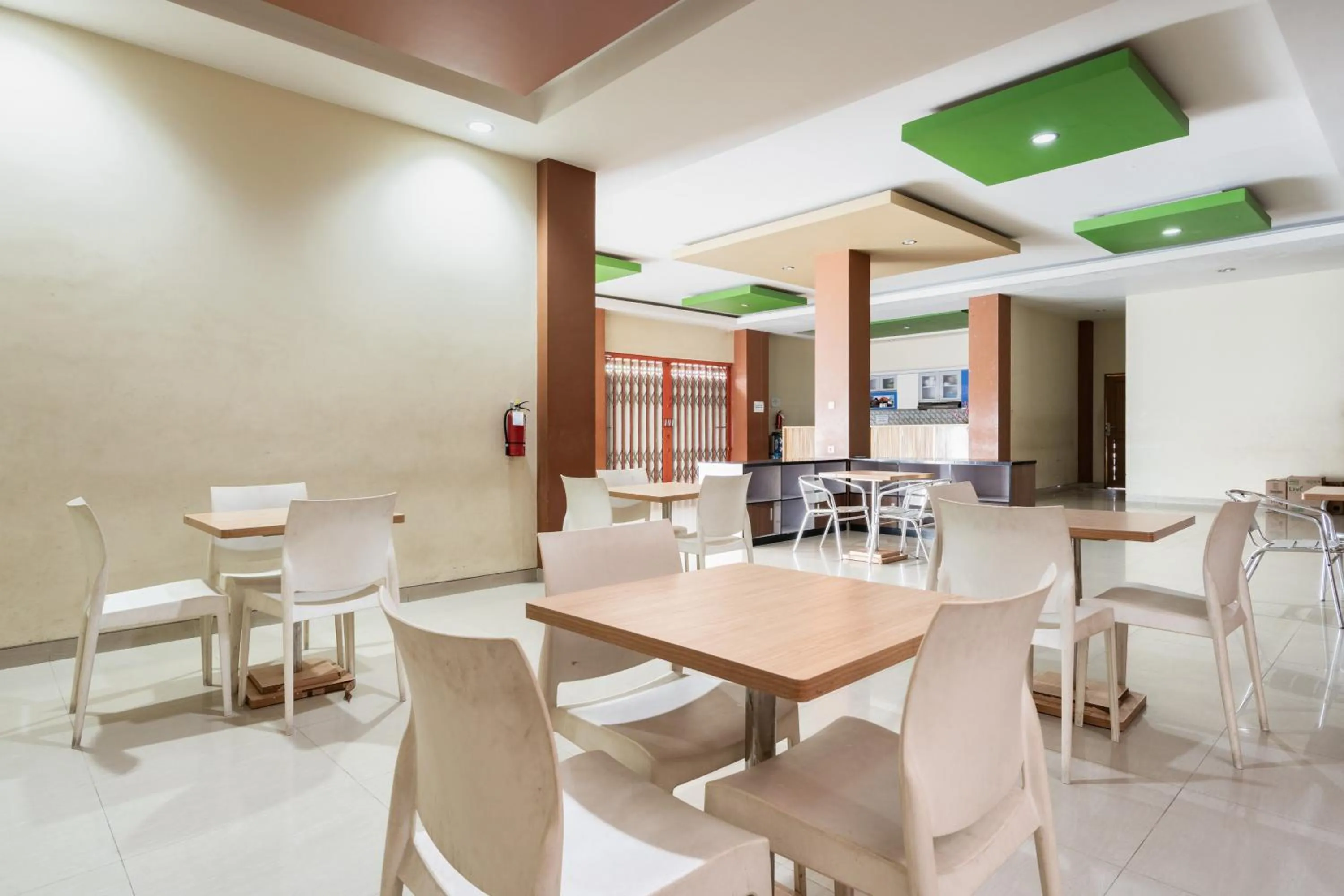 Seating area in RedDoorz near Islamic Center Samarinda