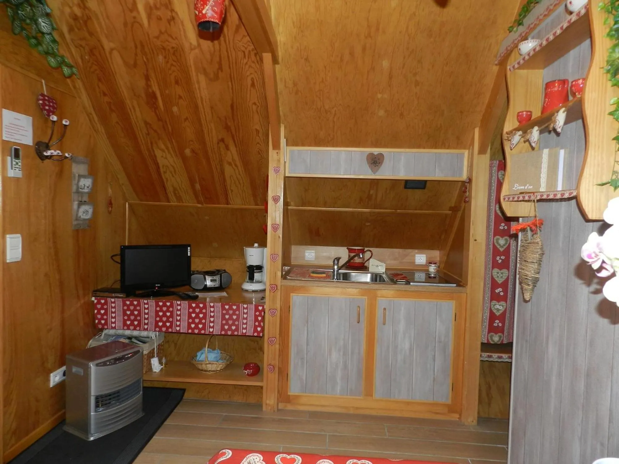 Kitchen or kitchenette in Gîte et Chambre D'hôte