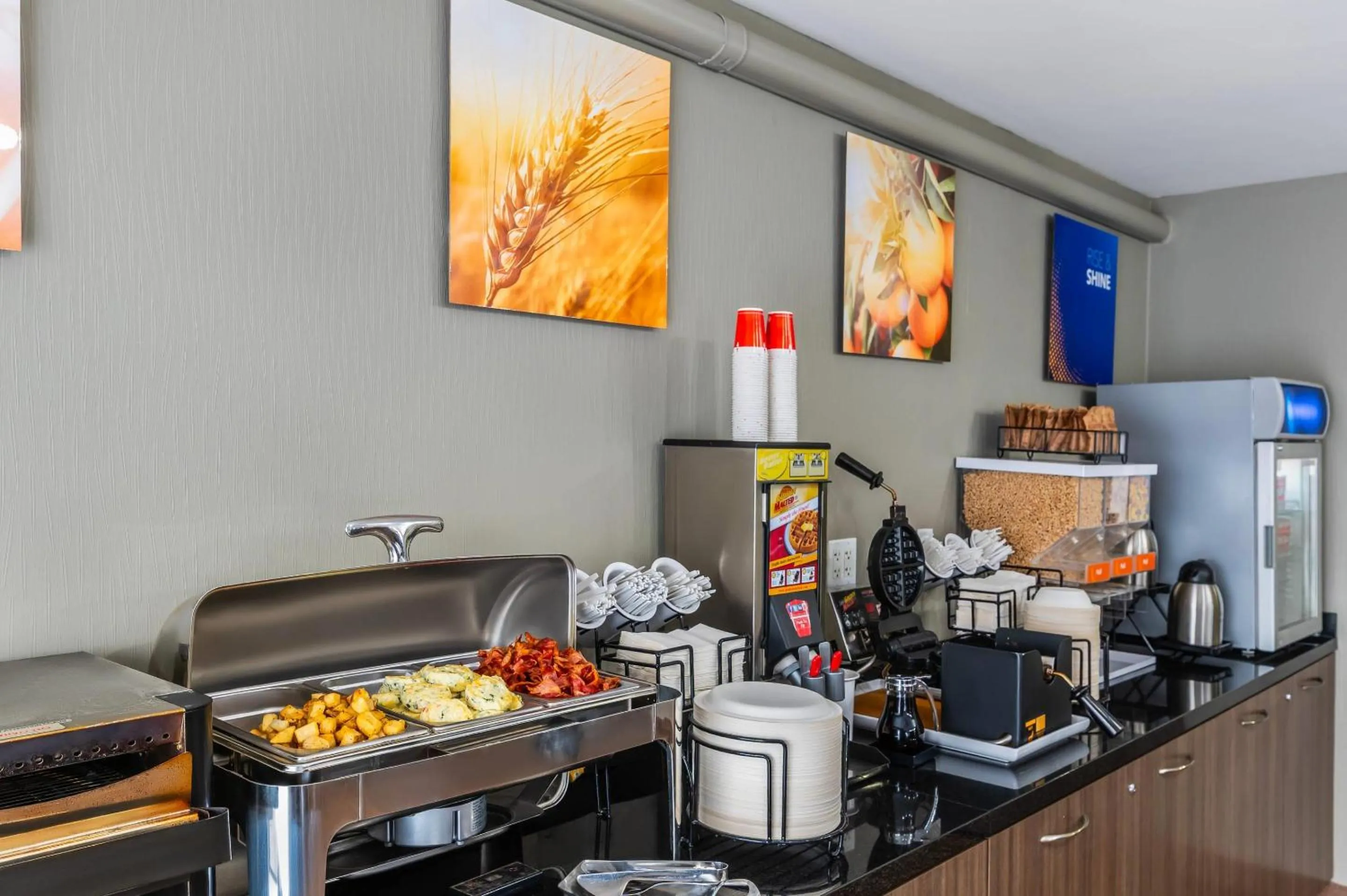 Breakfast in Comfort Inn East