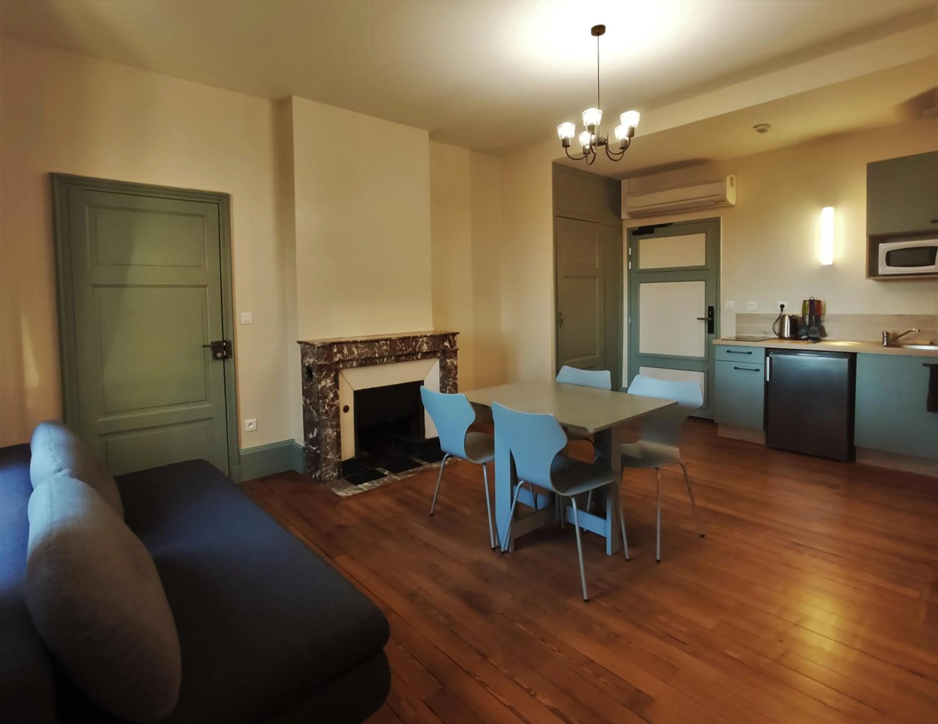 Kitchen or kitchenette in La Maison Verneuil