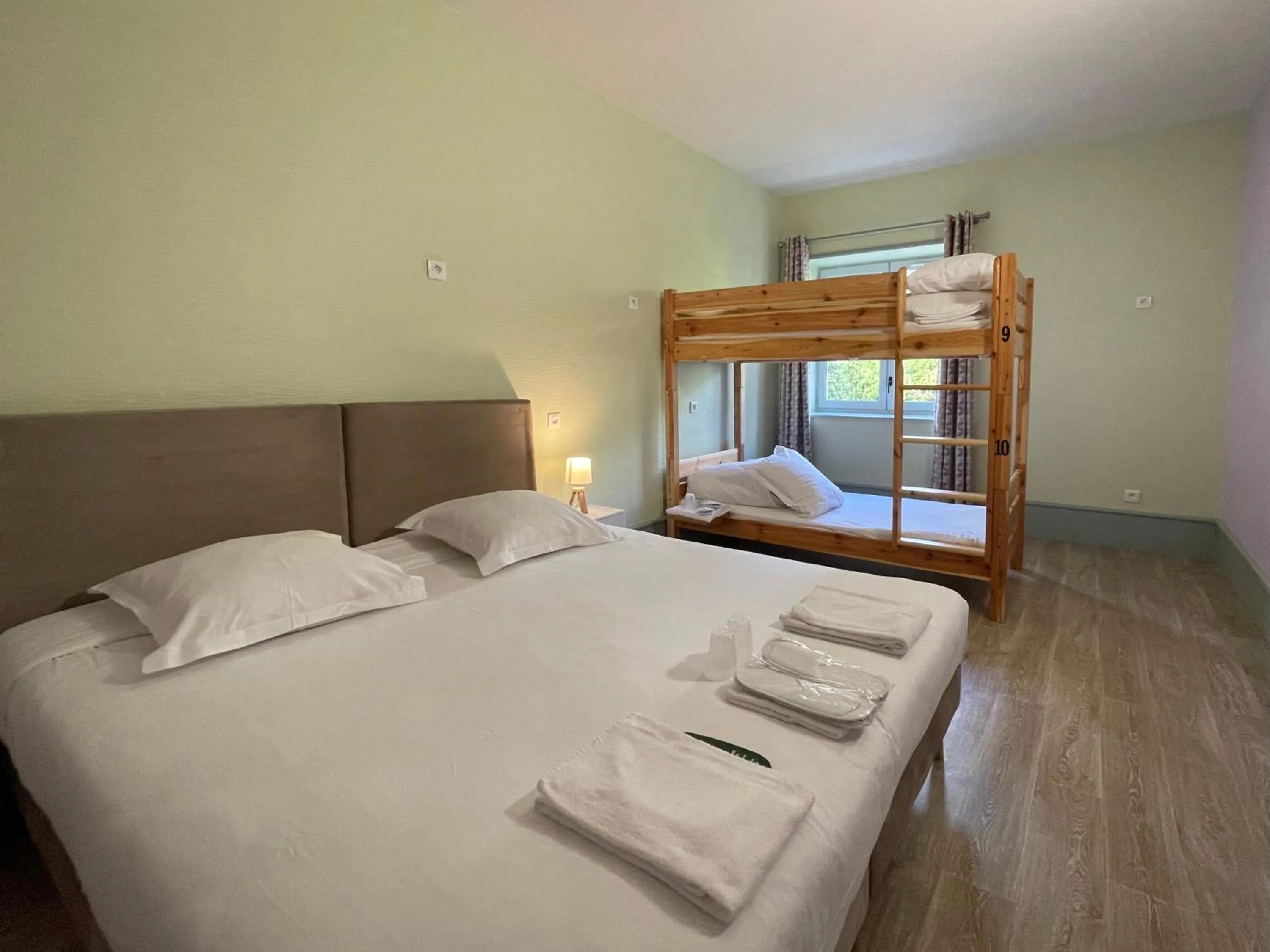 Photo of the whole room in La Maison Verneuil