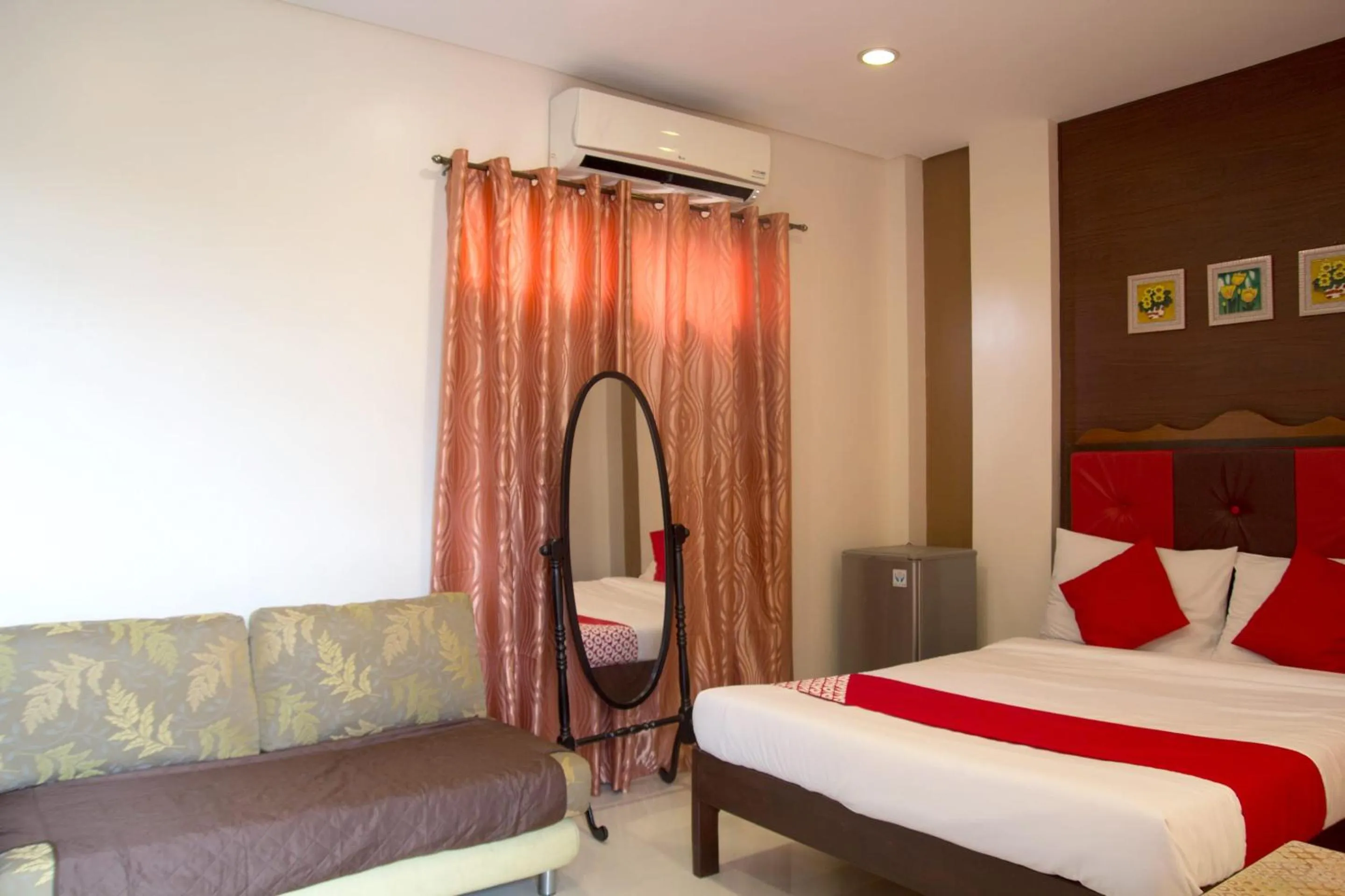 Bedroom in OYO 153 Espacio de Clarita Hometel