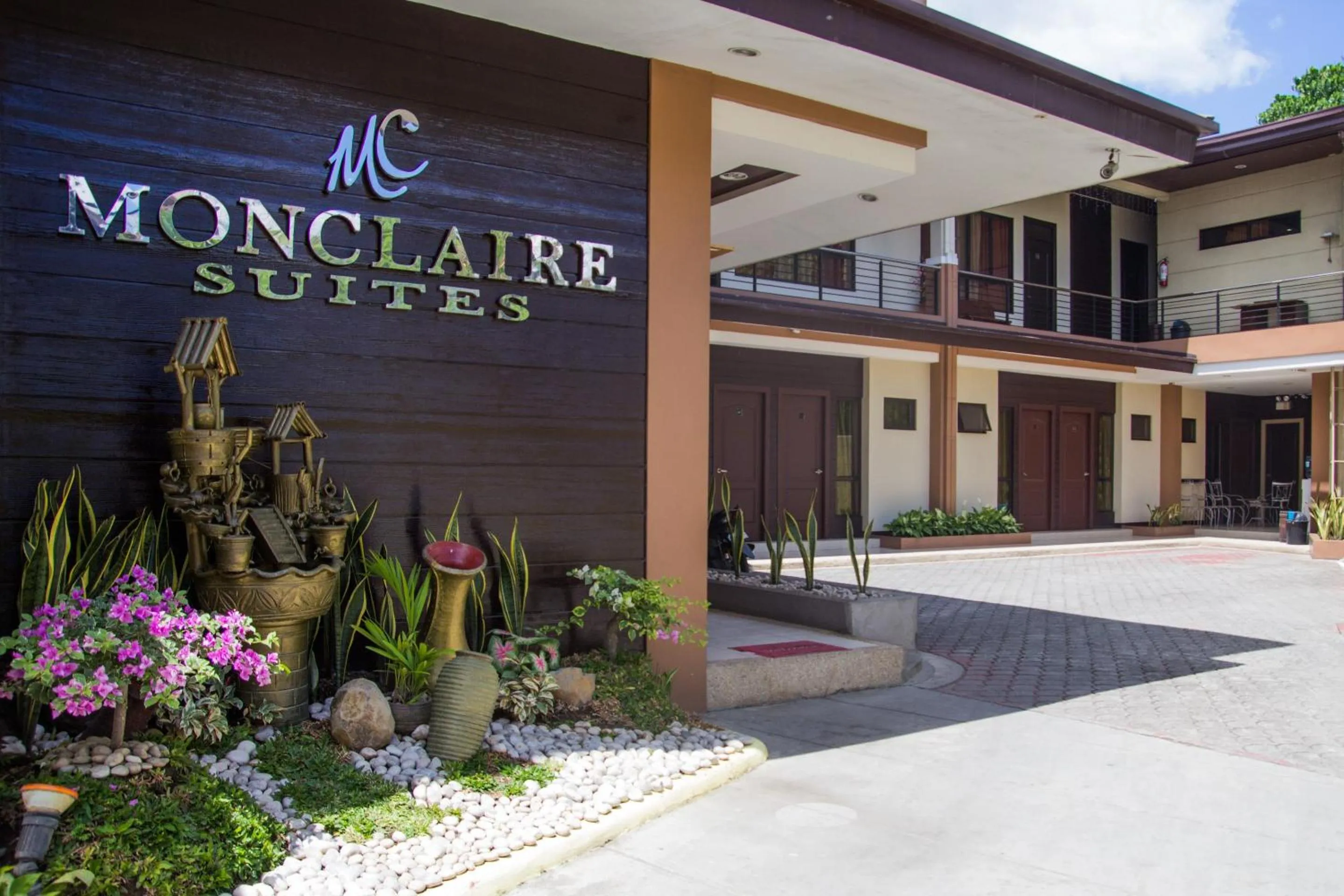 Facade/entrance in OYO 153 Espacio de Clarita Hometel