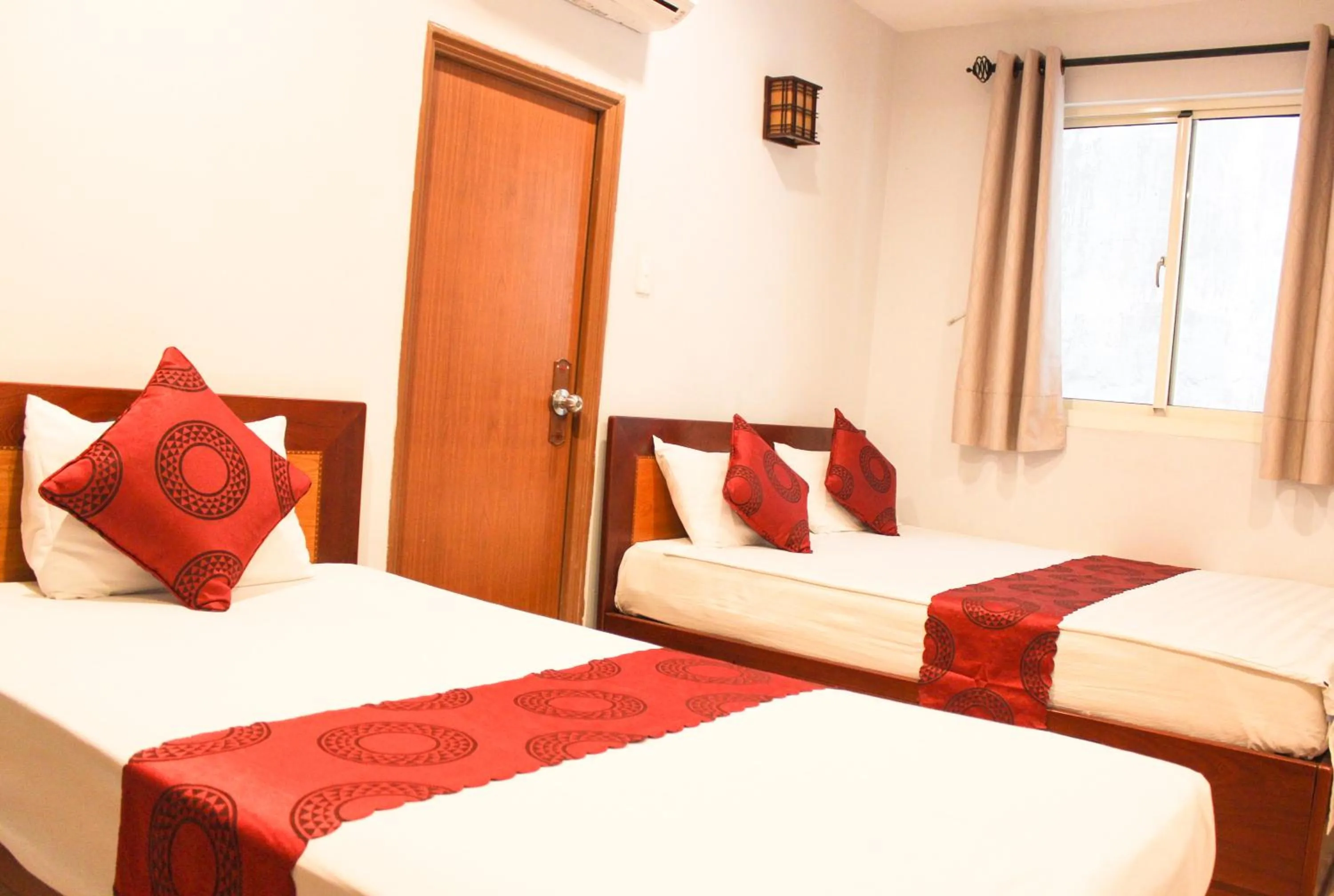 Photo of the whole room, Bed in Sao Nam Hotel - Bui Vien Walking Street