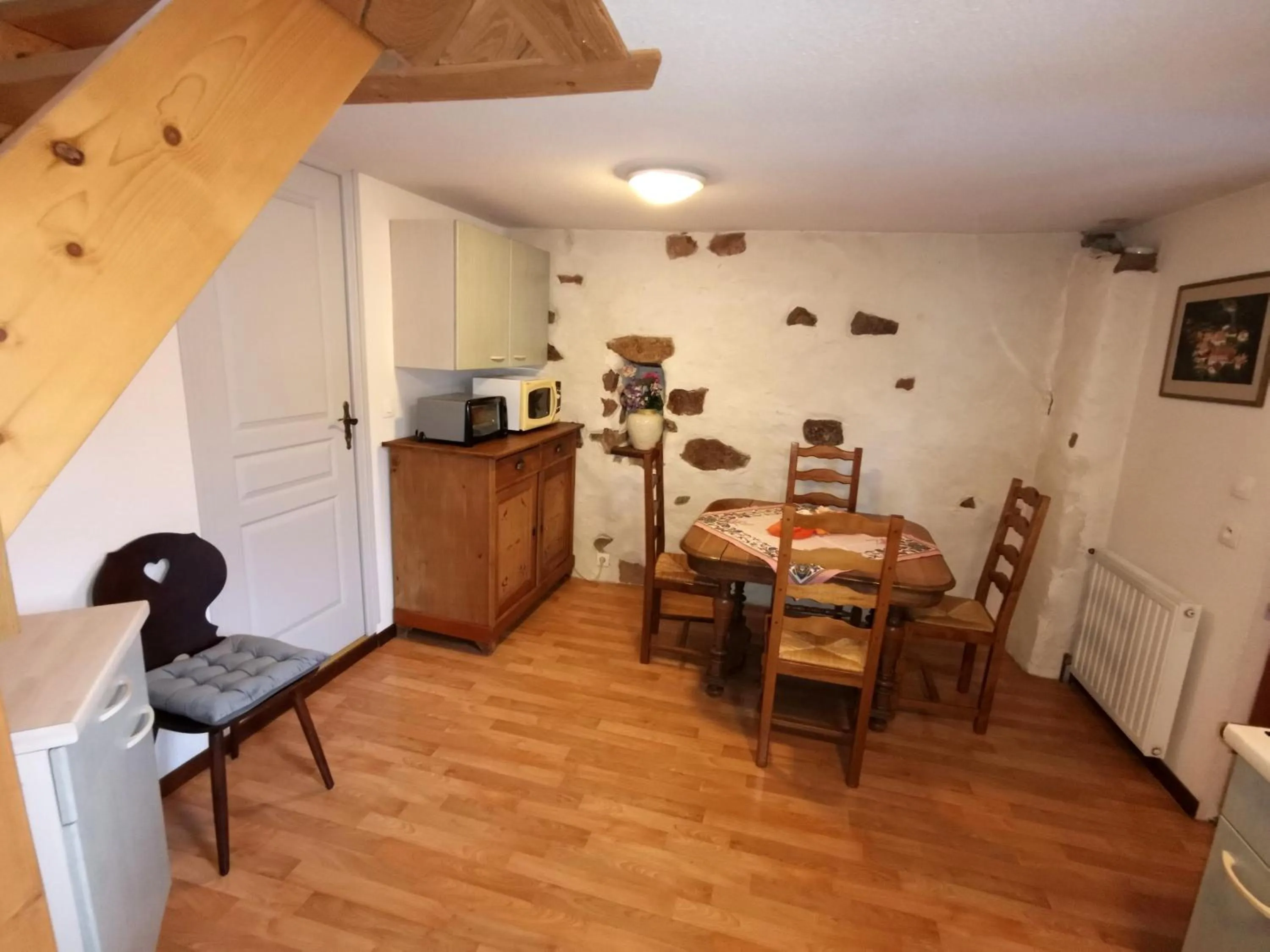 Dining area in Gîte La Charmaie