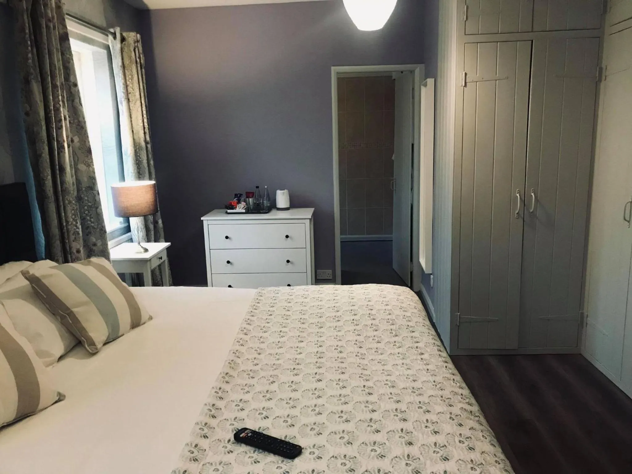 Bed in White Horse Farm Inn