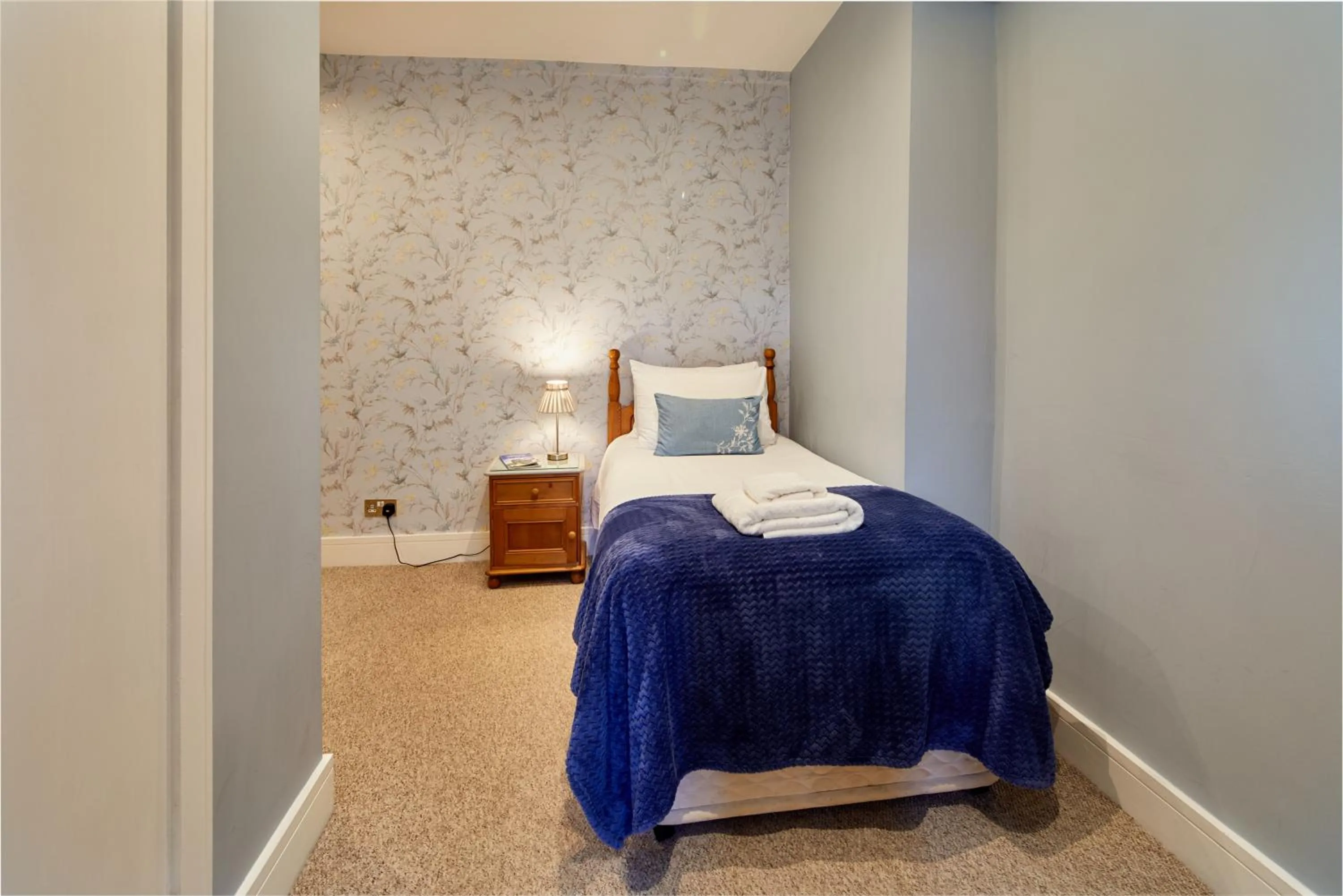 Bed in White Horse Farm Inn