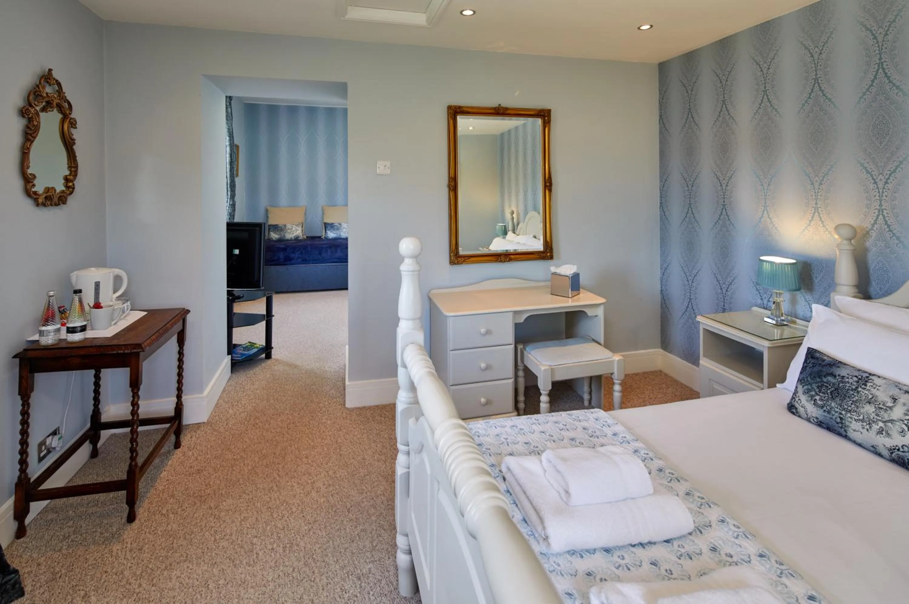 Bed in White Horse Farm Inn