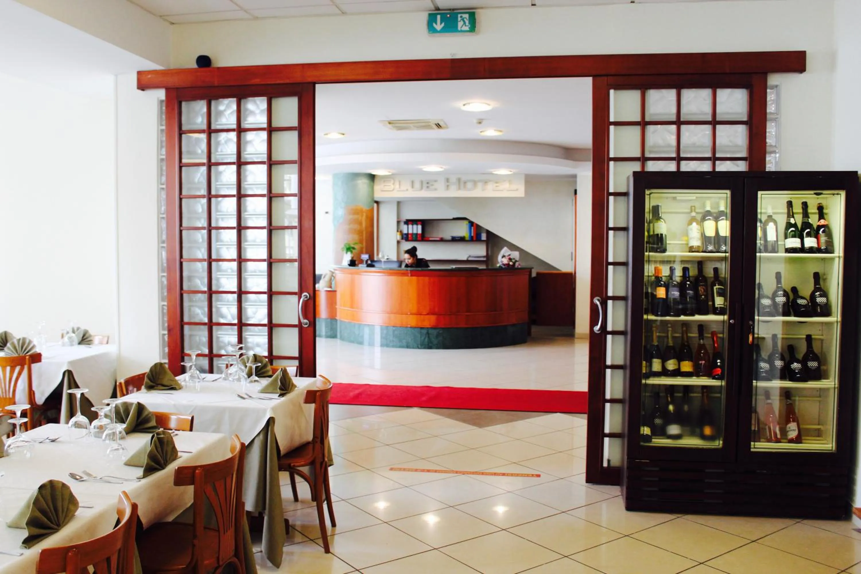 Restaurant/places to eat in Blue Hotel