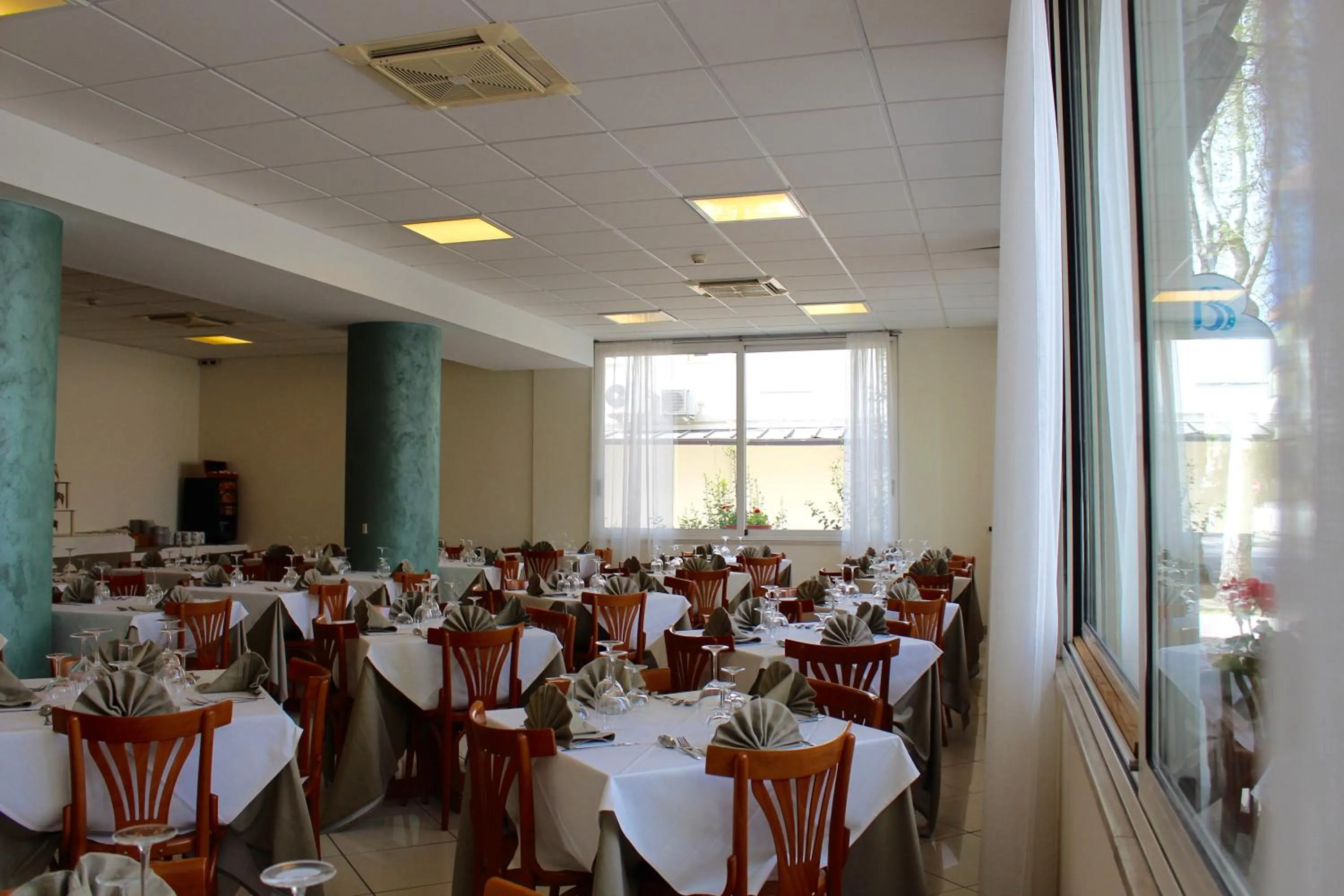 Restaurant/places to eat in Blue Hotel