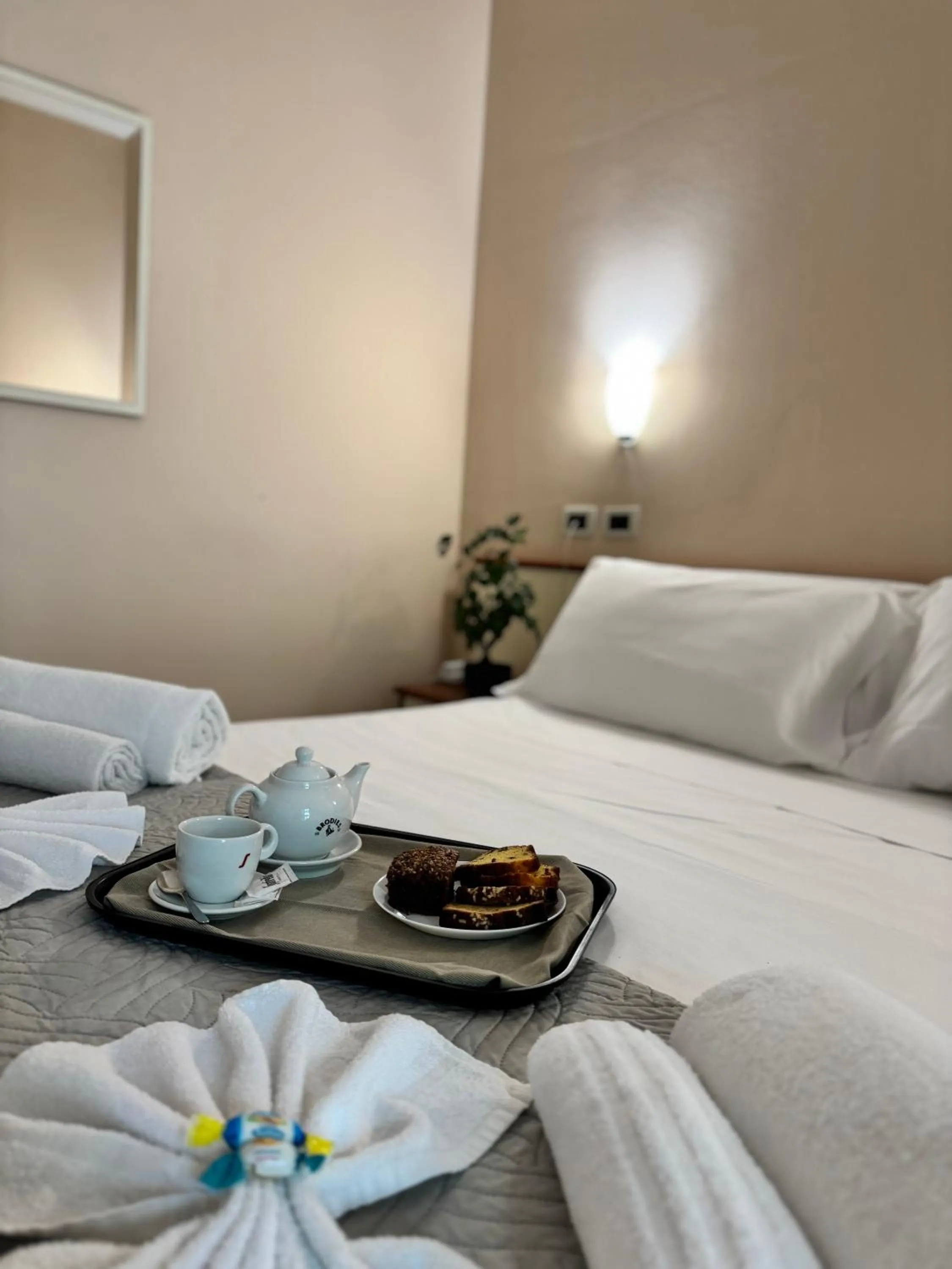 Bedroom, Bed in Blue Hotel