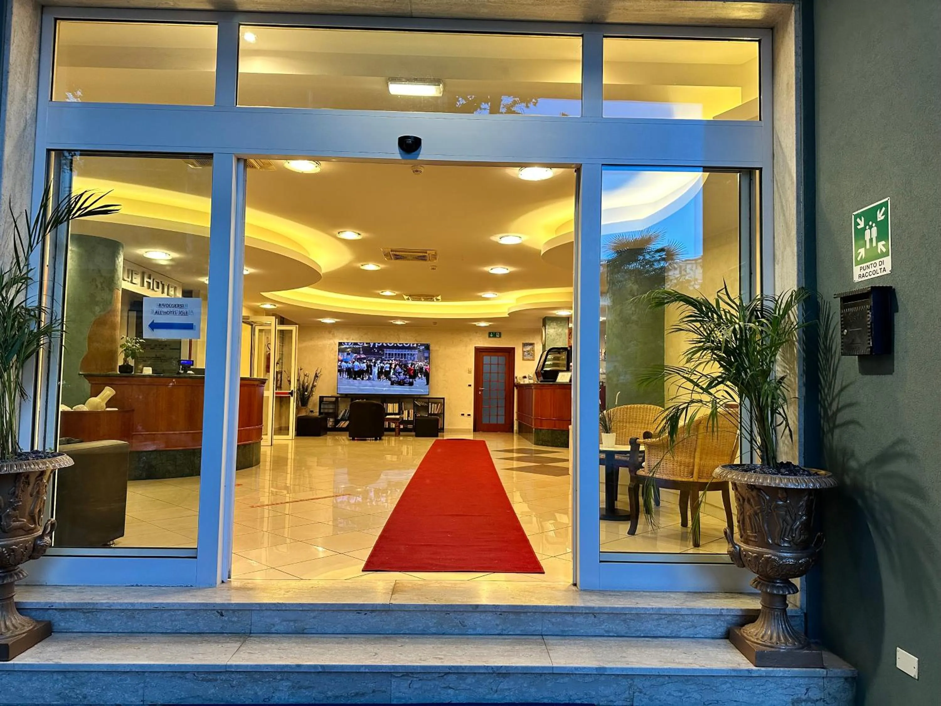 TV and multimedia in Blue Hotel