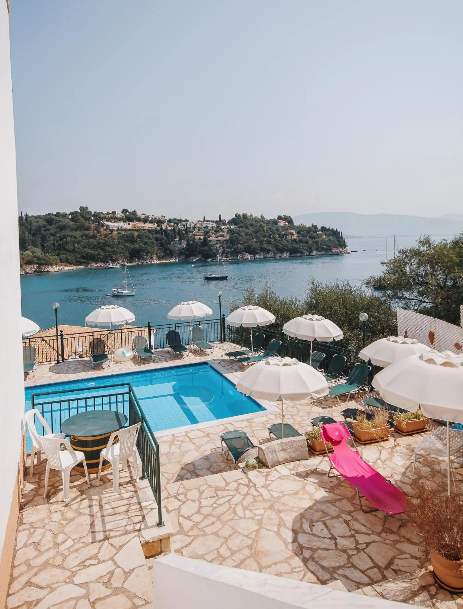 Swimming pool in Elena apt