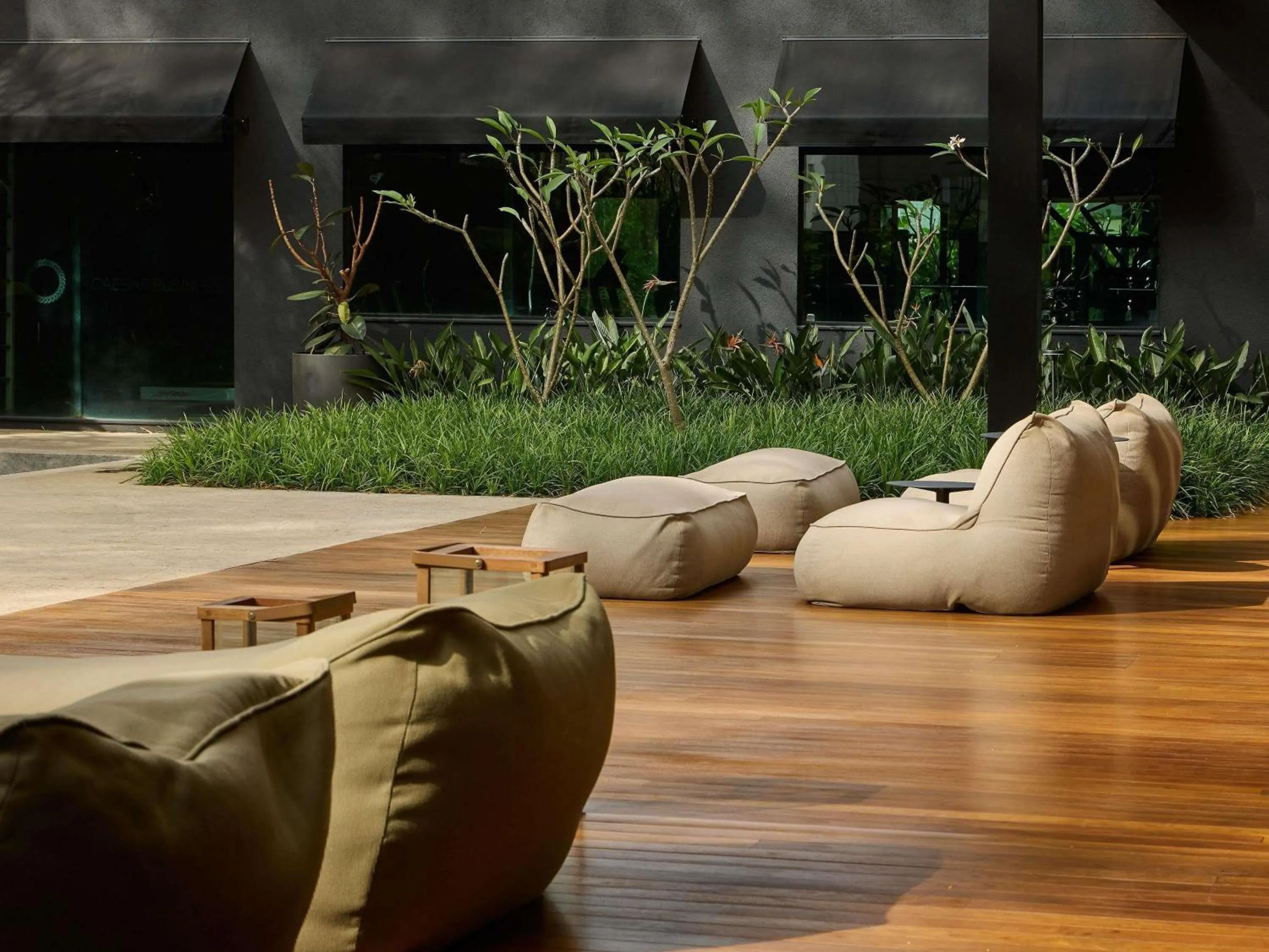 Pool view in Caesar Business Belo Horizonte Belvedere