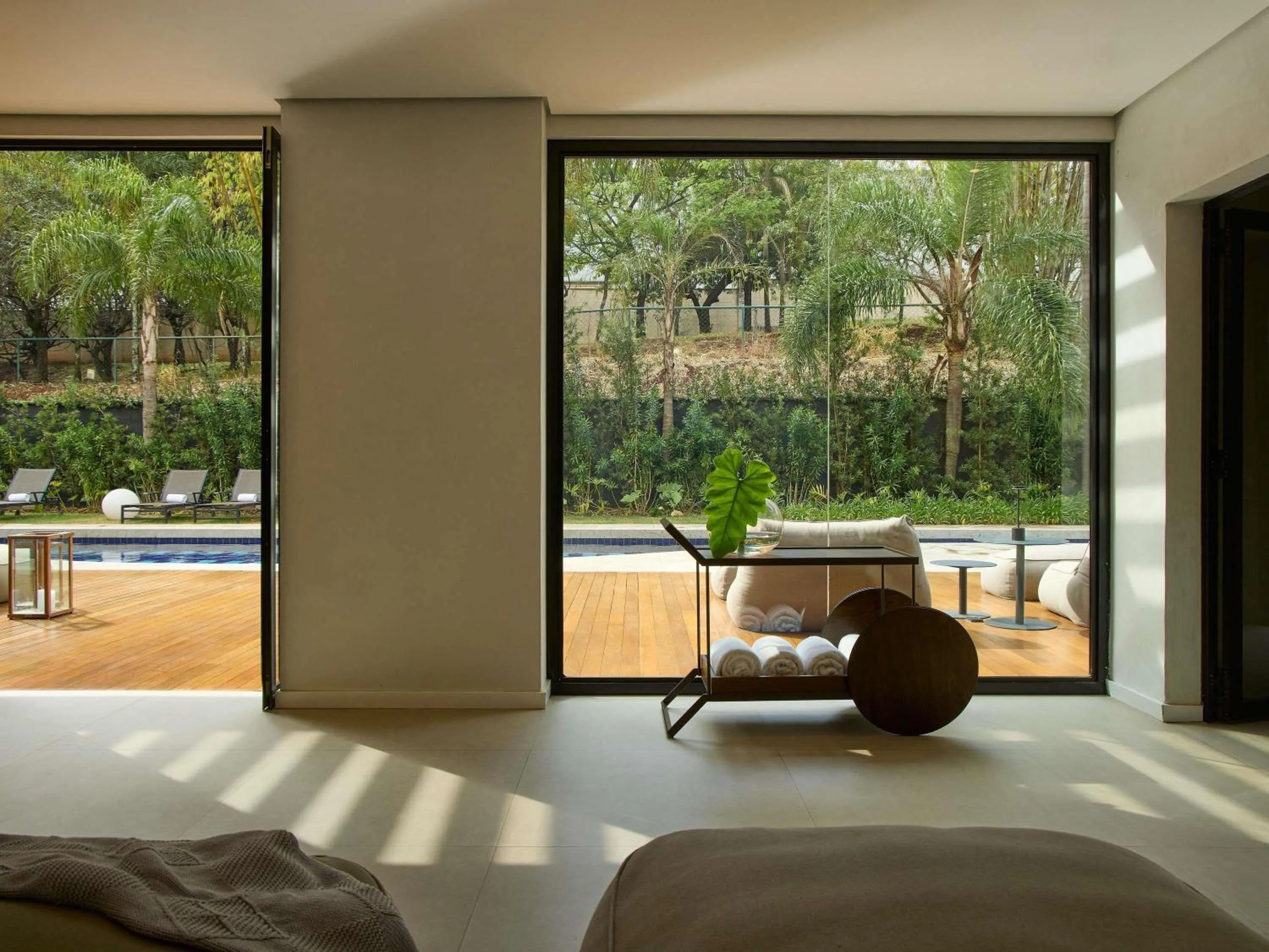 Pool view, Bed in Caesar Business Belo Horizonte Belvedere