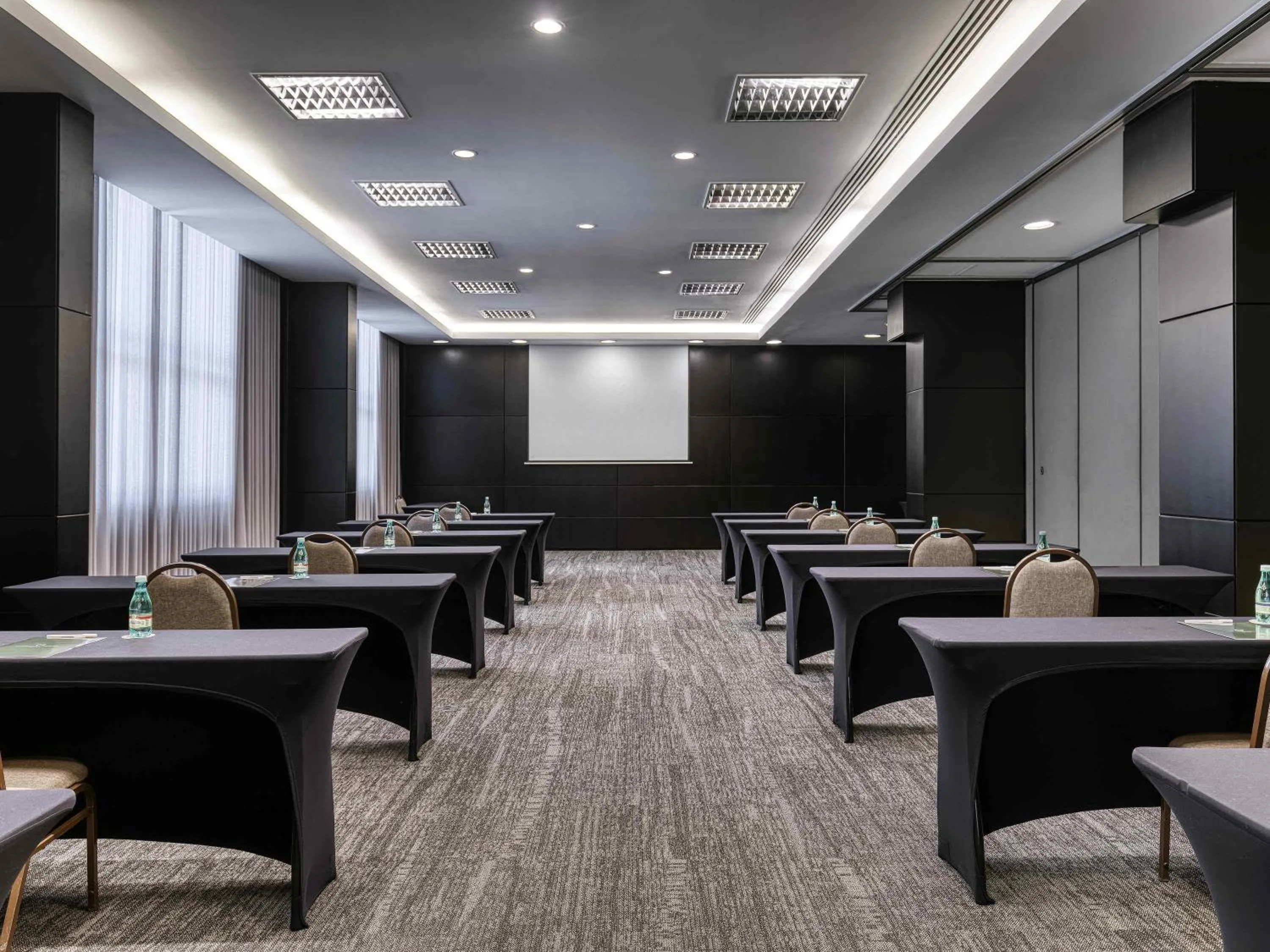 Meeting/conference room in Caesar Business Belo Horizonte Belvedere