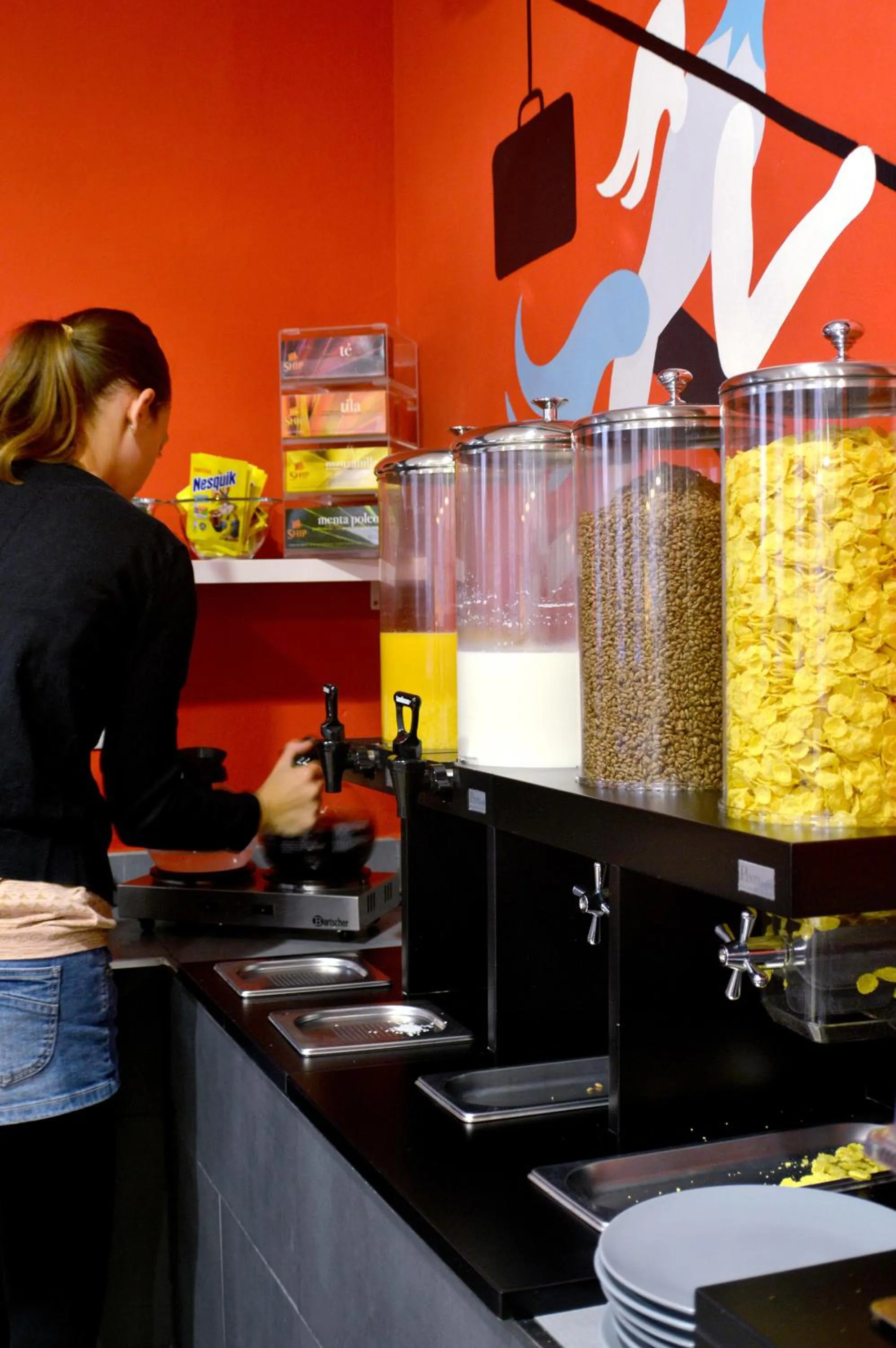 Restaurant/places to eat in Quart Youth Hostel & Apartments