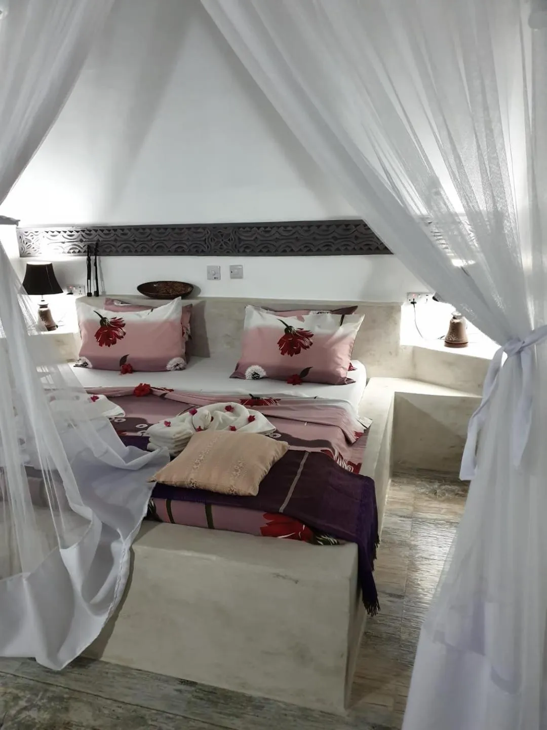 Photo of the whole room, Bed in Peter Pan Beach Lodge