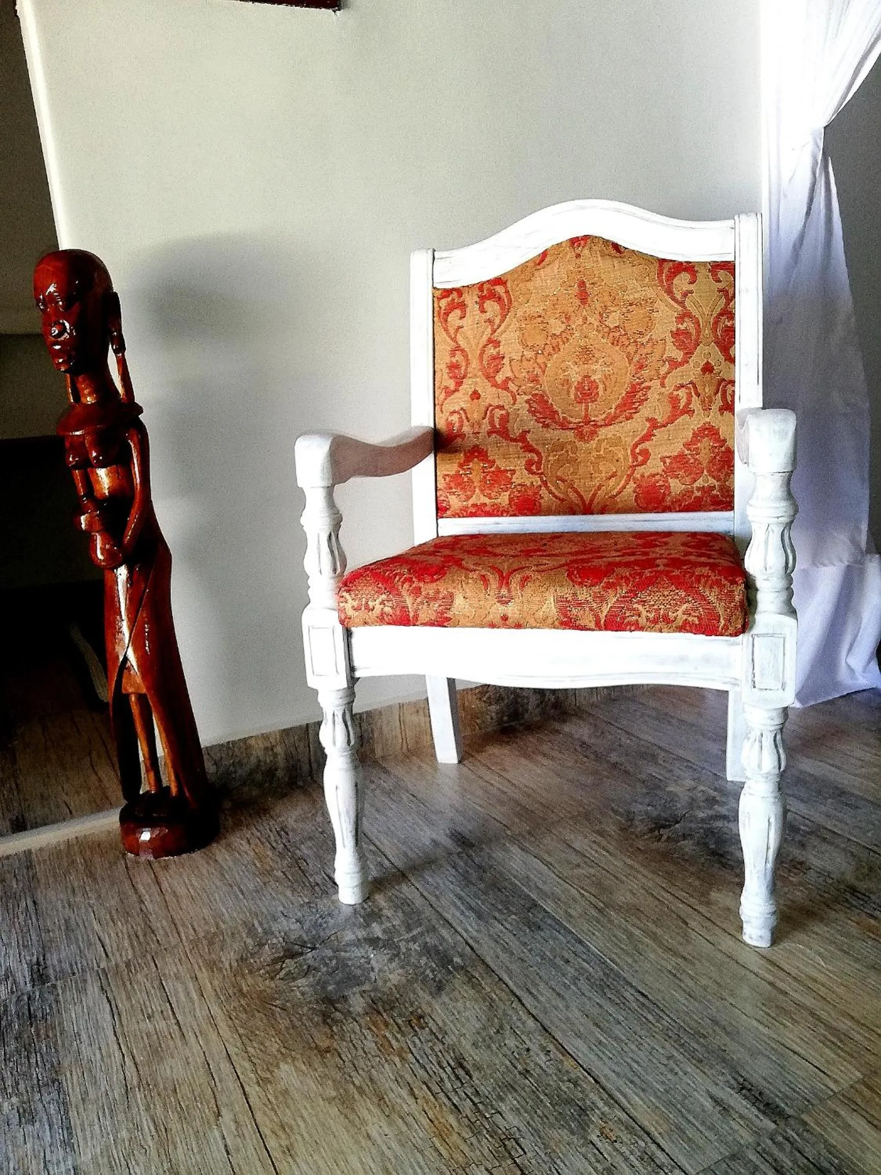 Decorative detail in Peter Pan Beach Lodge