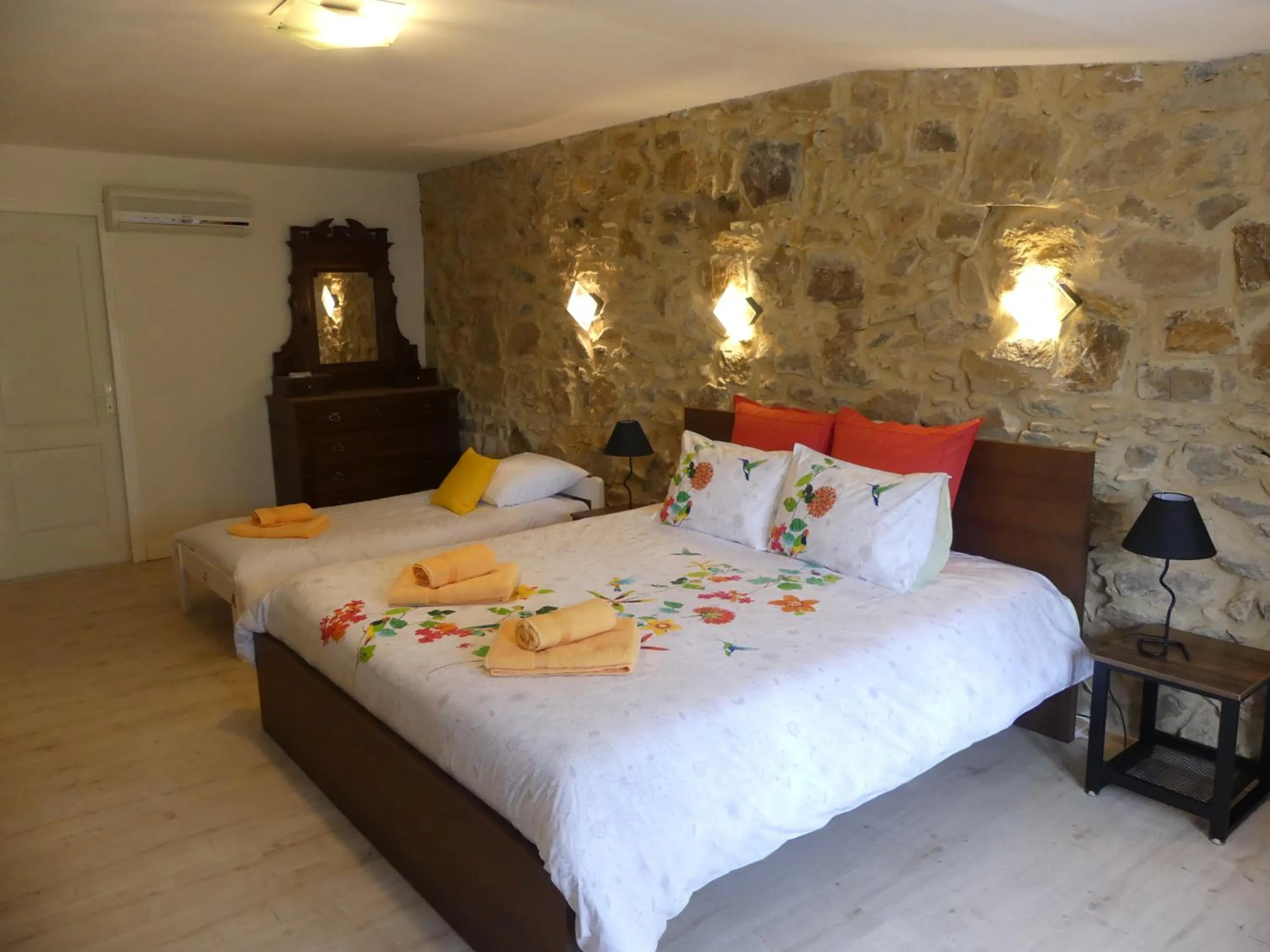 Photo of the whole room, Bed in Chambres d'hôtes Les Gragniotes