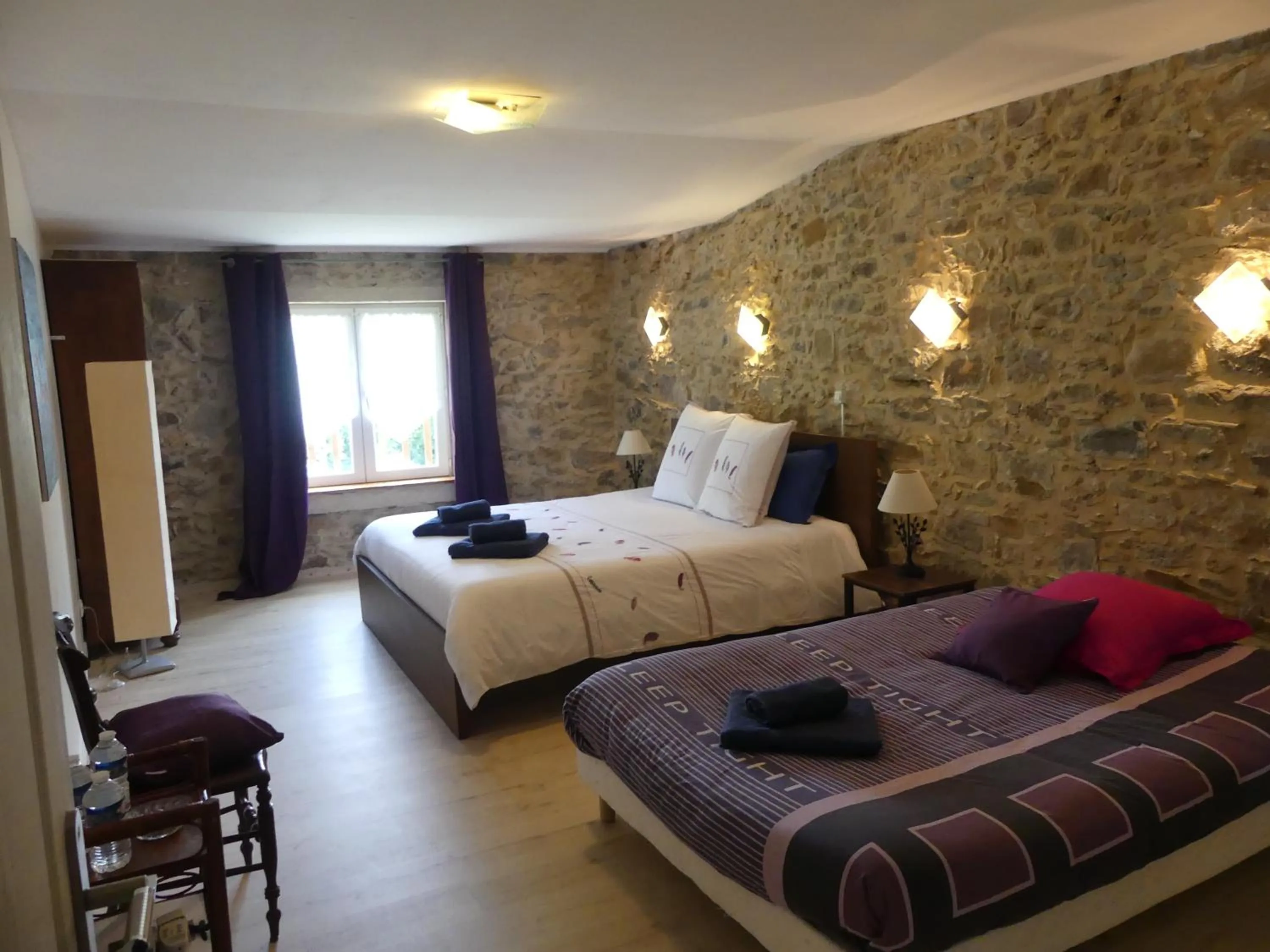 Photo of the whole room, Bed in Chambres d'hôtes Les Gragniotes