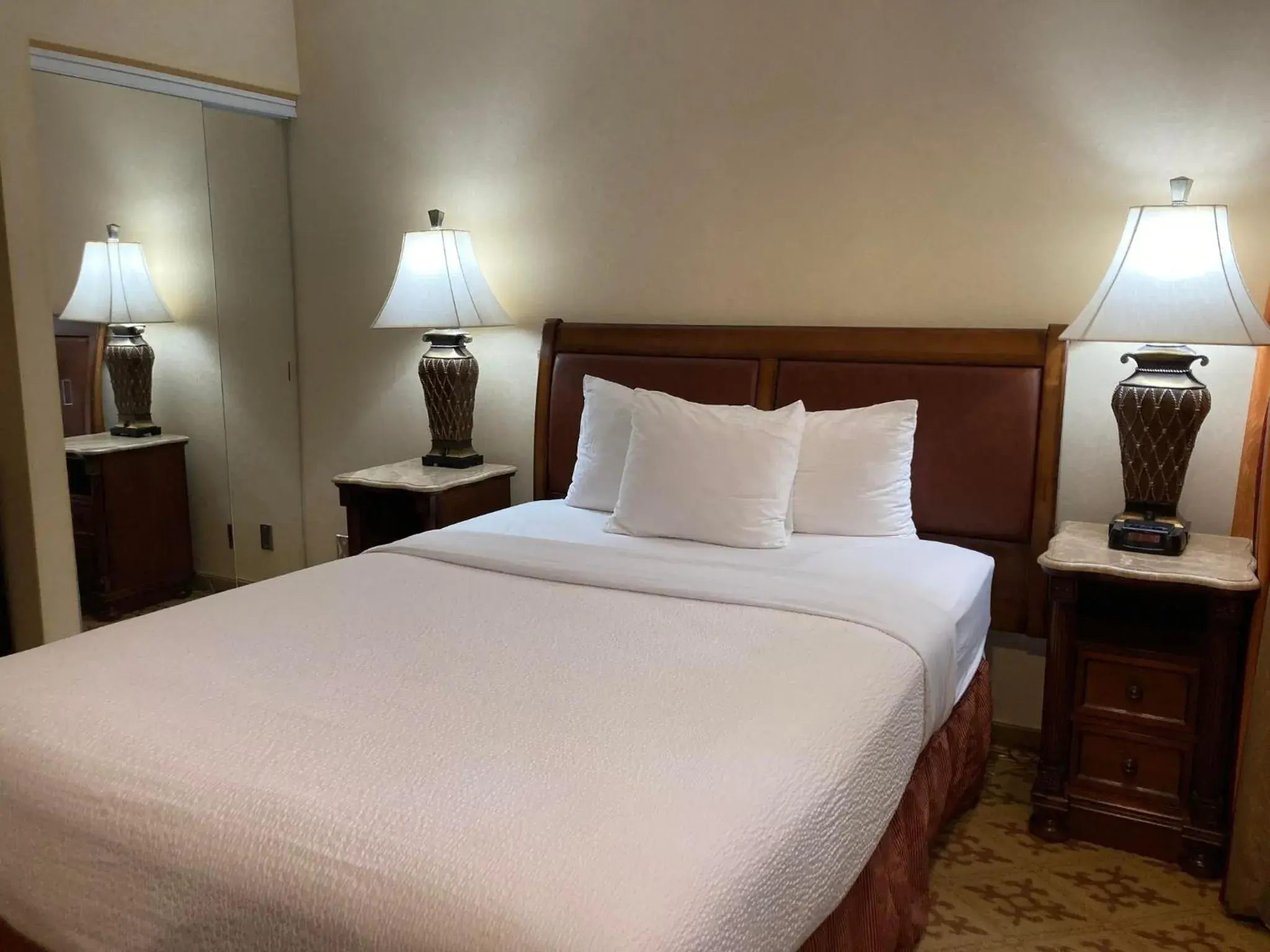 Double or Twin Room - Disability Access in Lake Louise Inn Double or Twin Room - Disability Access in Lake Louise Inn