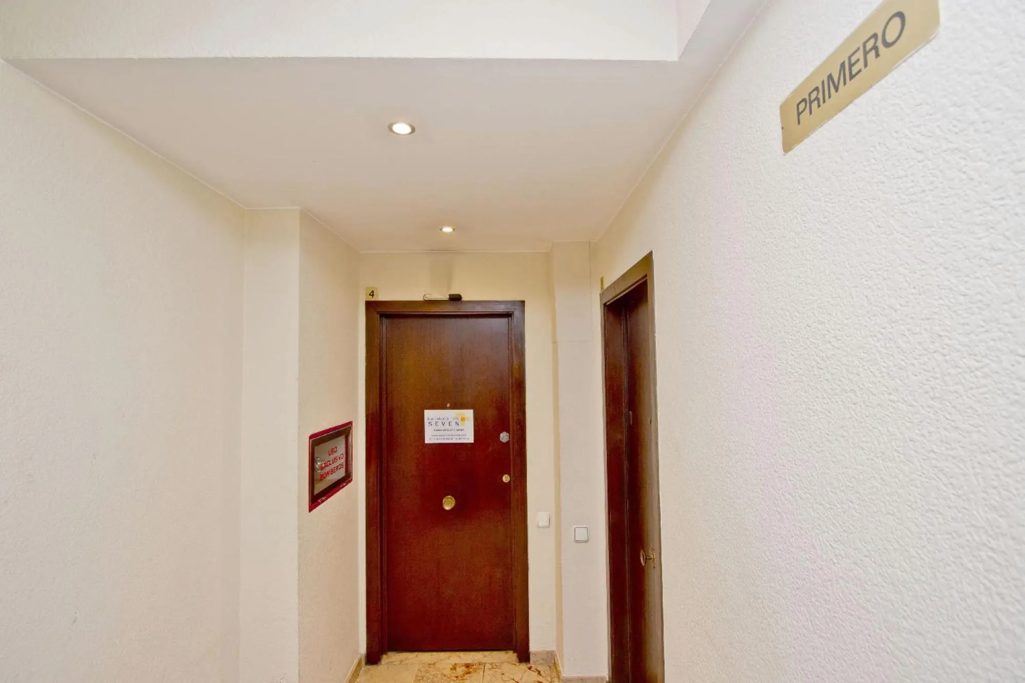 Barcelona City Seven Hostal