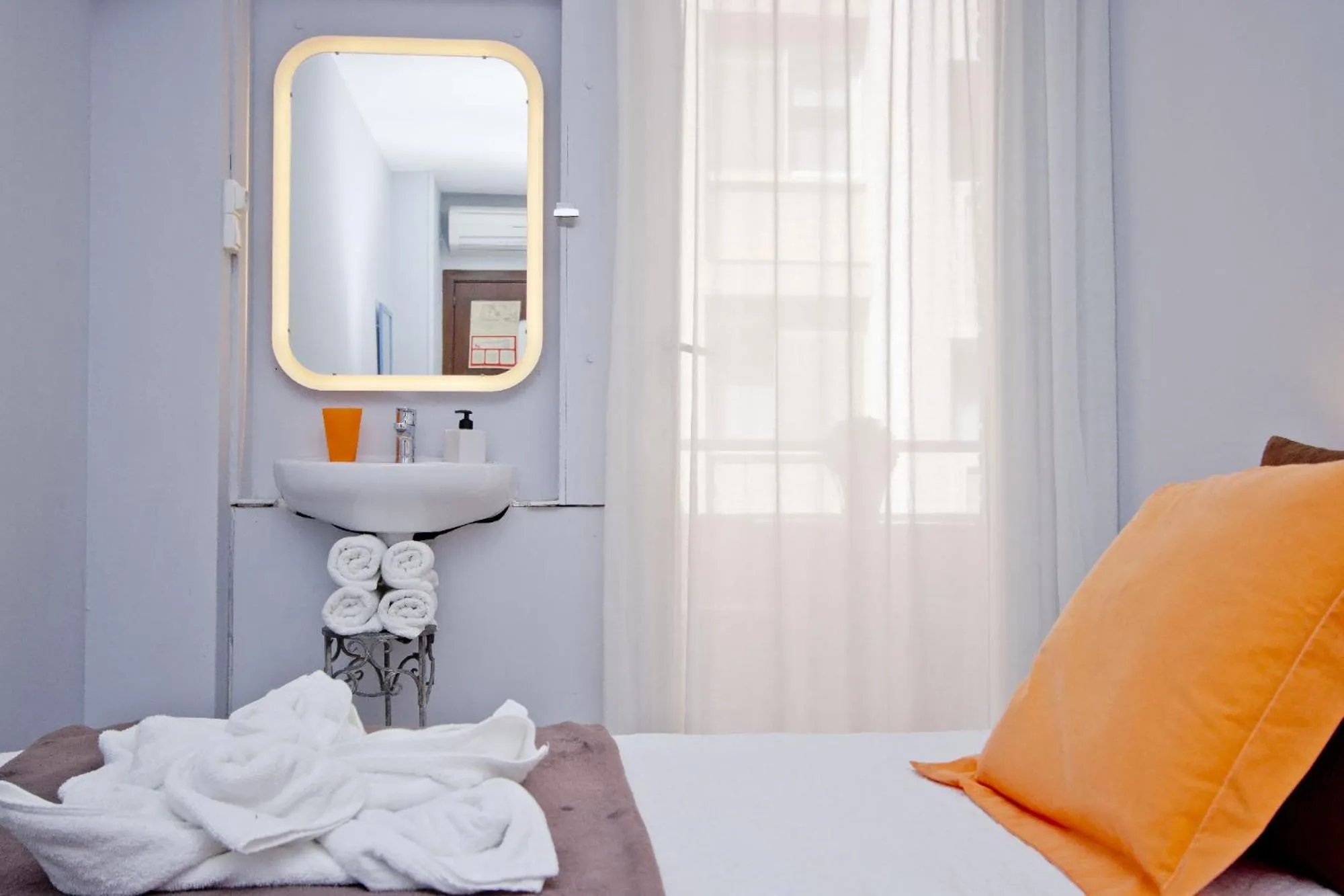 Bed in Barcelona City Seven Hostal