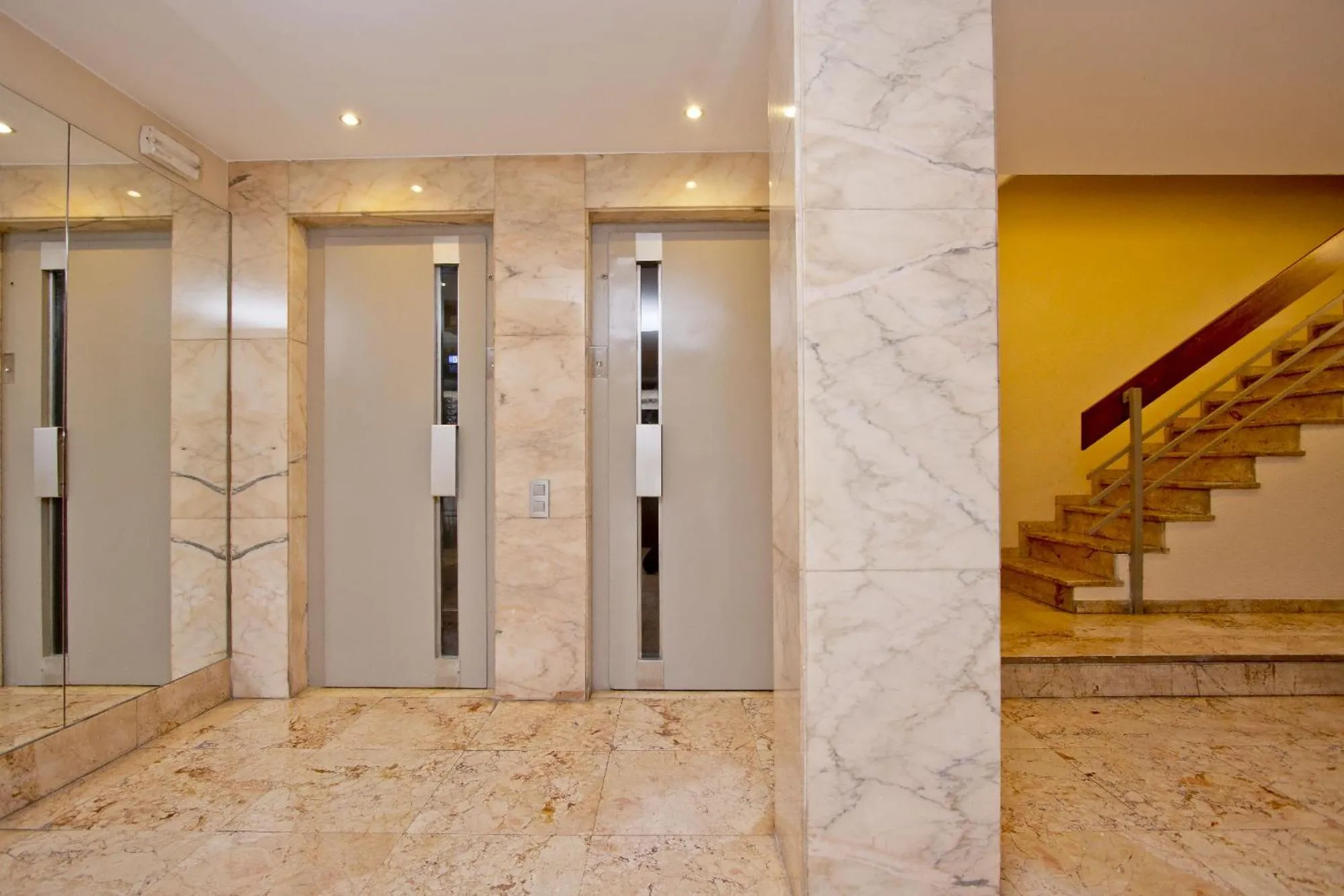 Barcelona City Seven Hostal