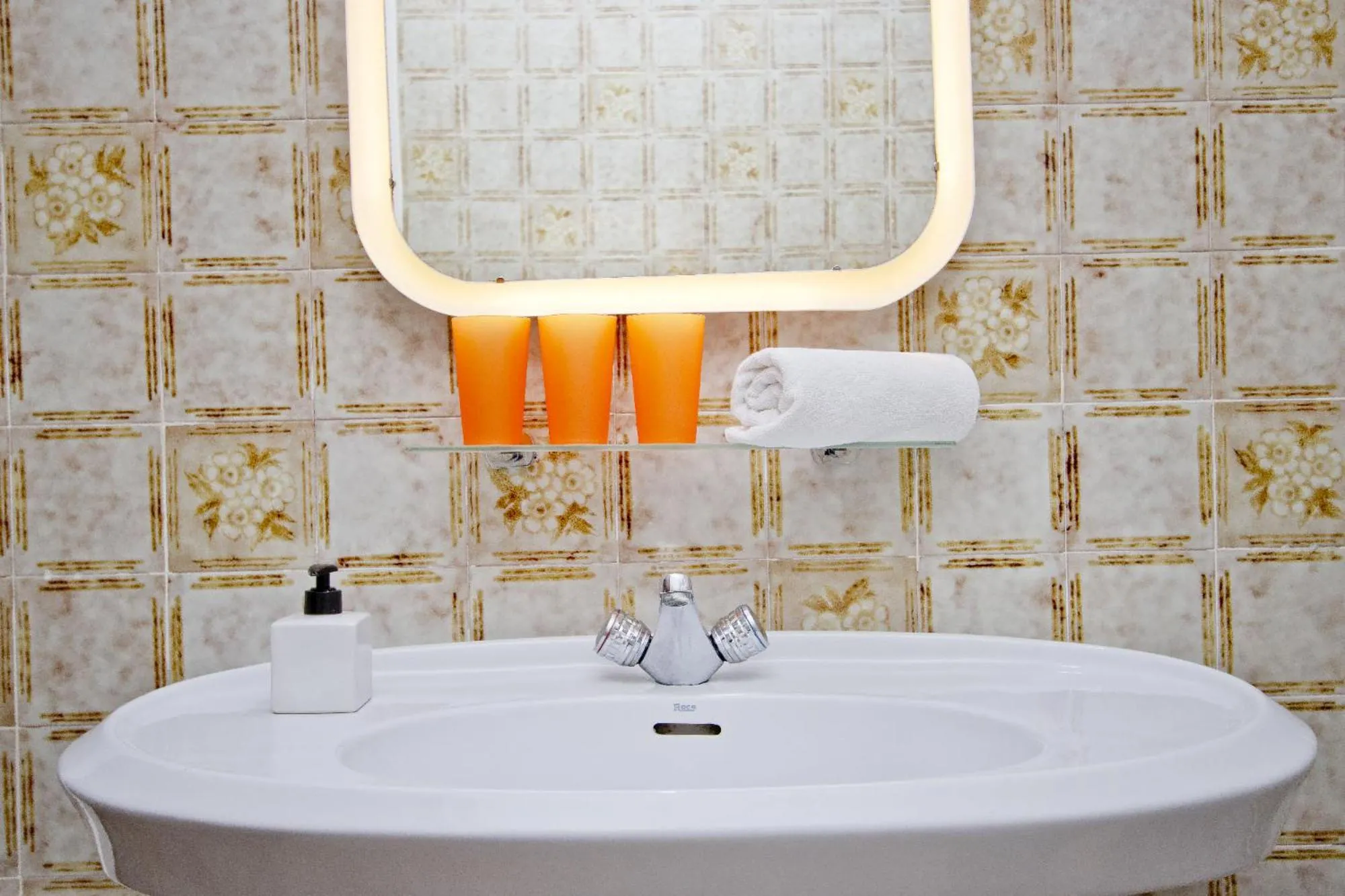 Barcelona City Seven Hostal