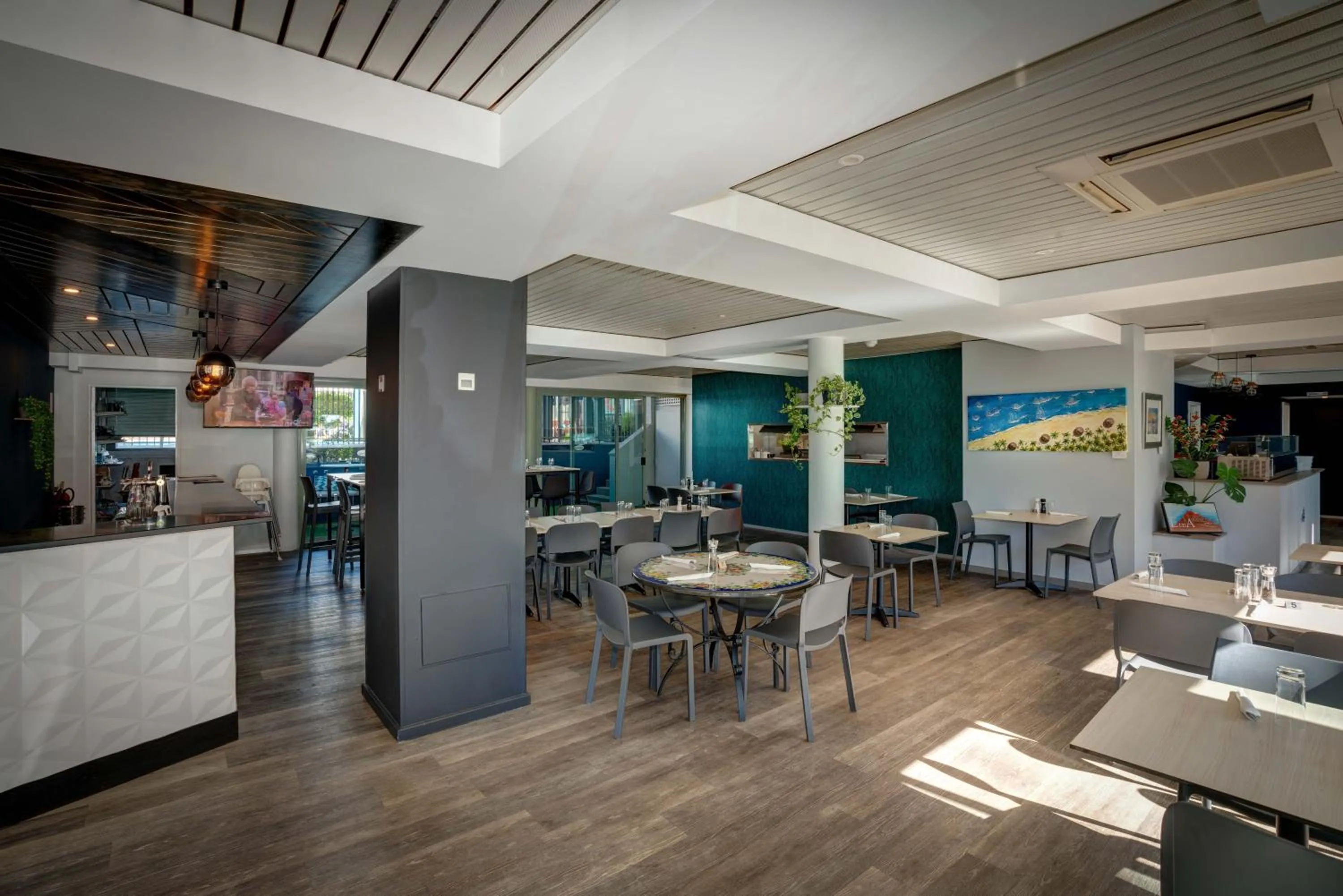 Restaurant/places to eat in Broadwater Resort Como